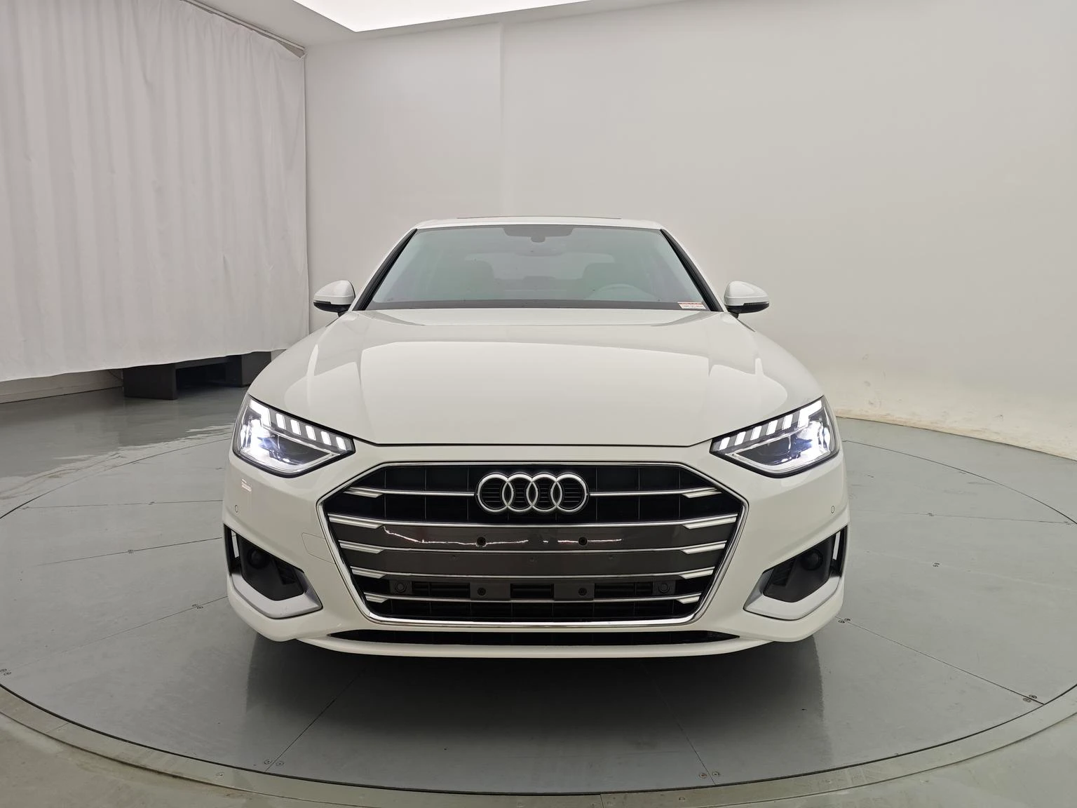 Audi A4L  40 TFSI  - exterior