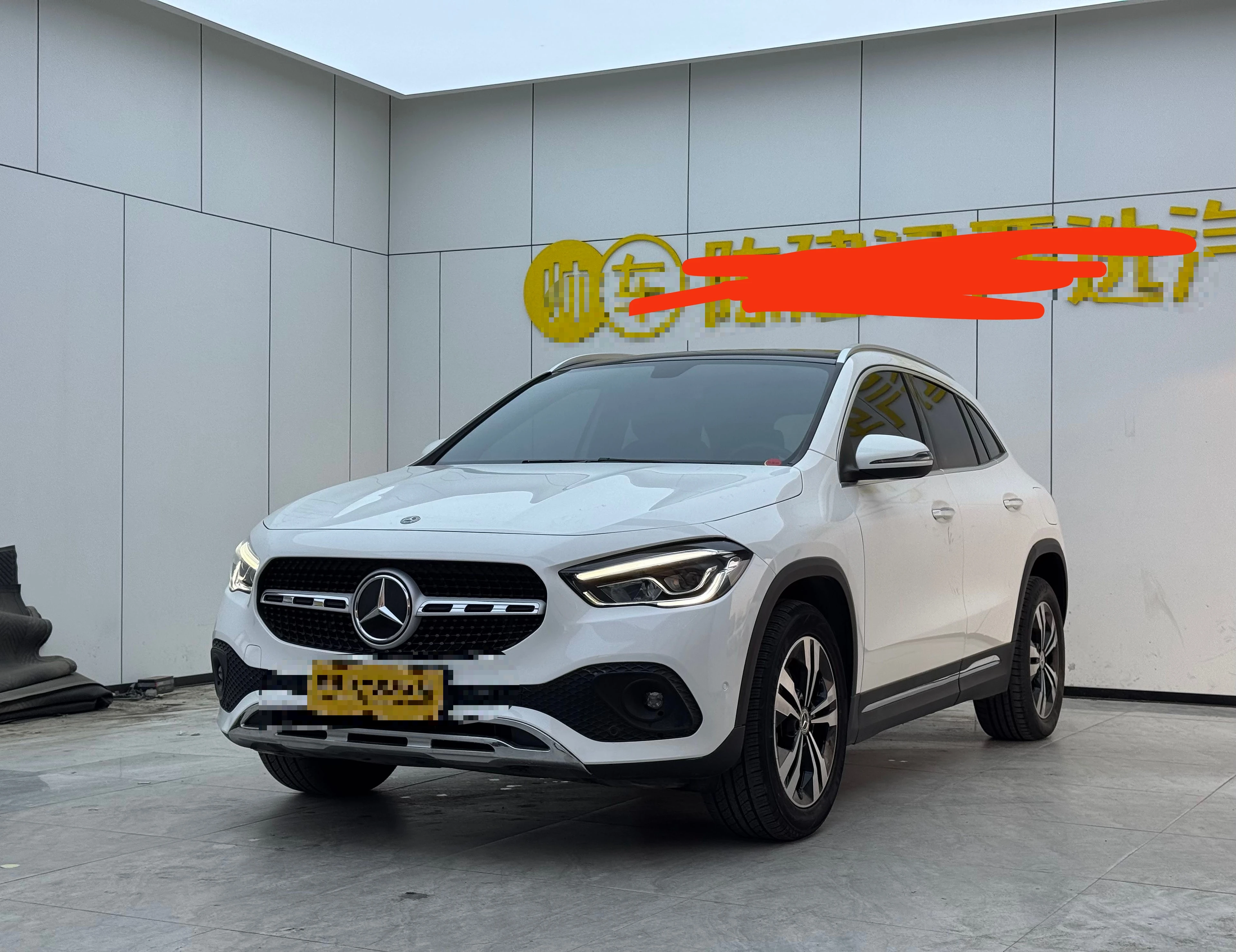 Mercedes-Benz GLA200 - exterior