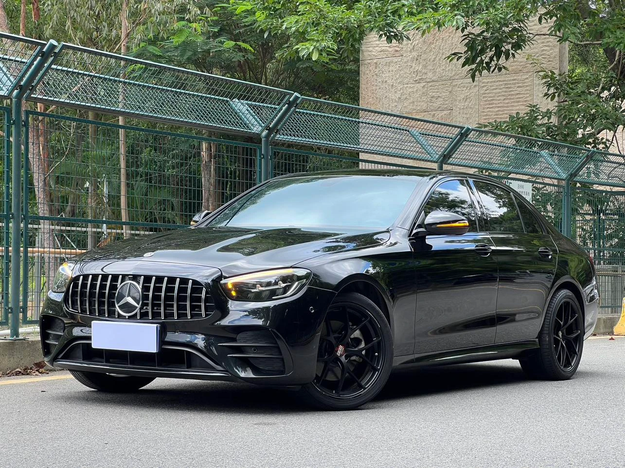 Mercedes-Benz E-Class E260 Stylish Sport Edition - exterior