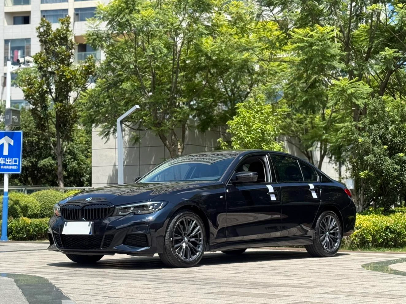 BMW 3 Series 325i M Sport Shadow Edition - exterior