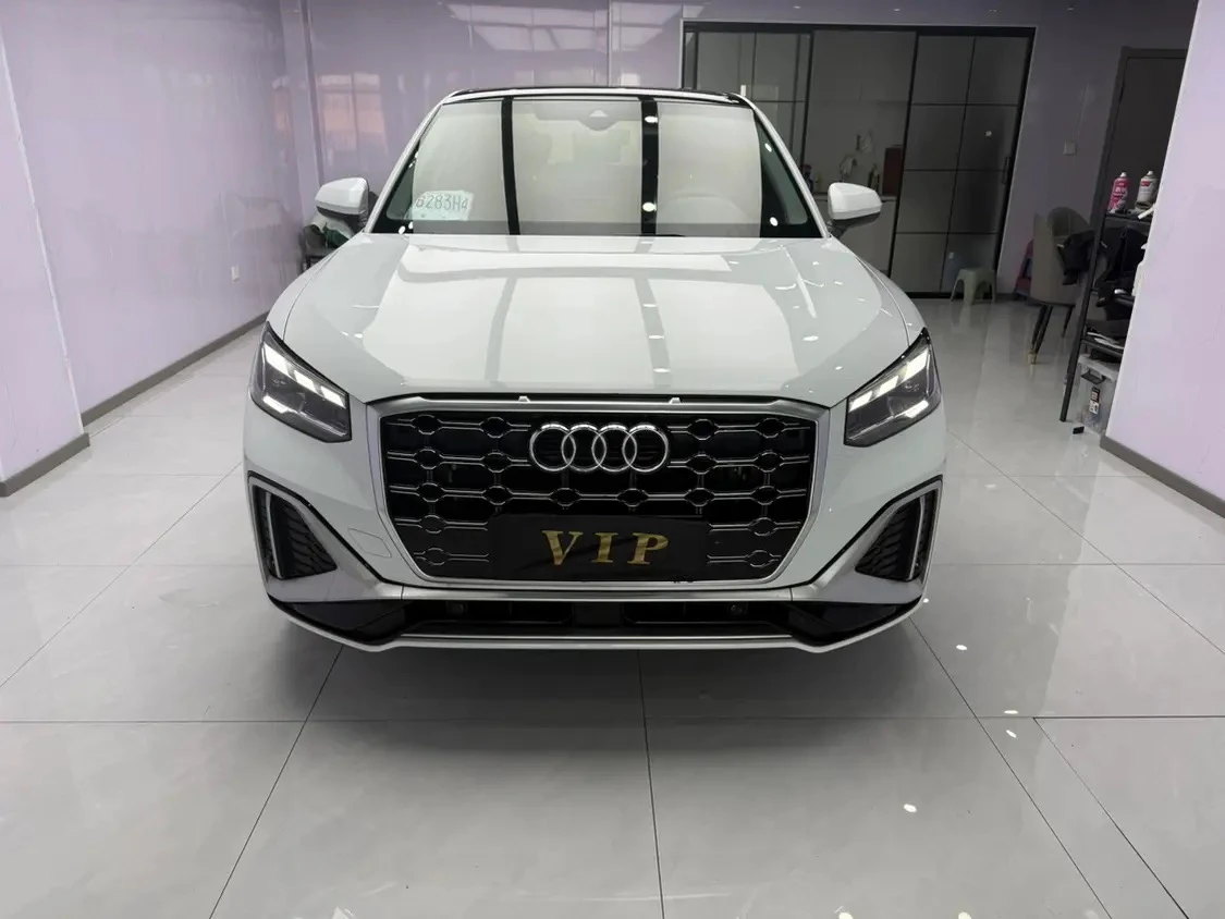 Audi Q2L 35TFSI Premium Dynamic - exterior
