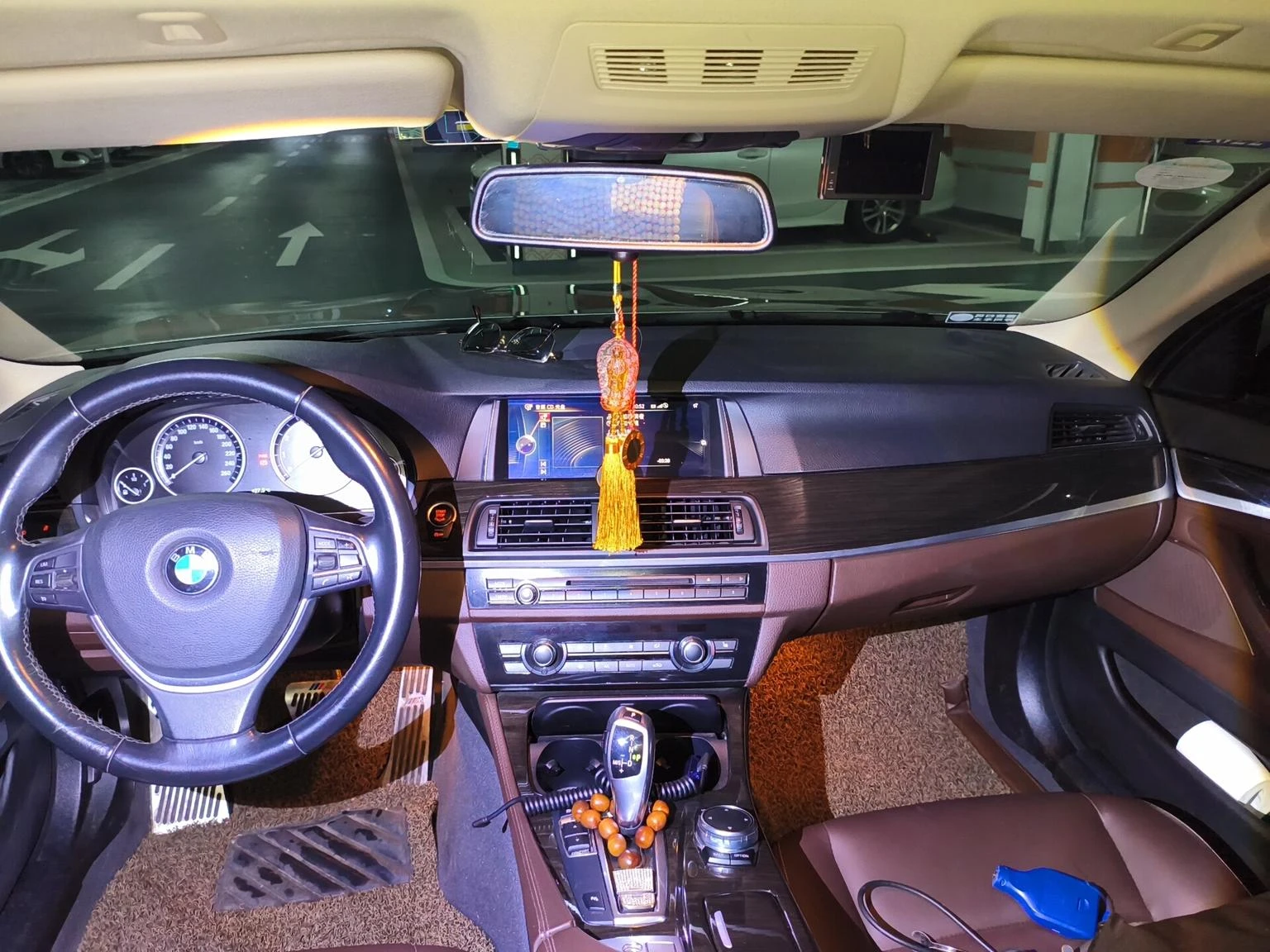 BMW 525Li  - interior