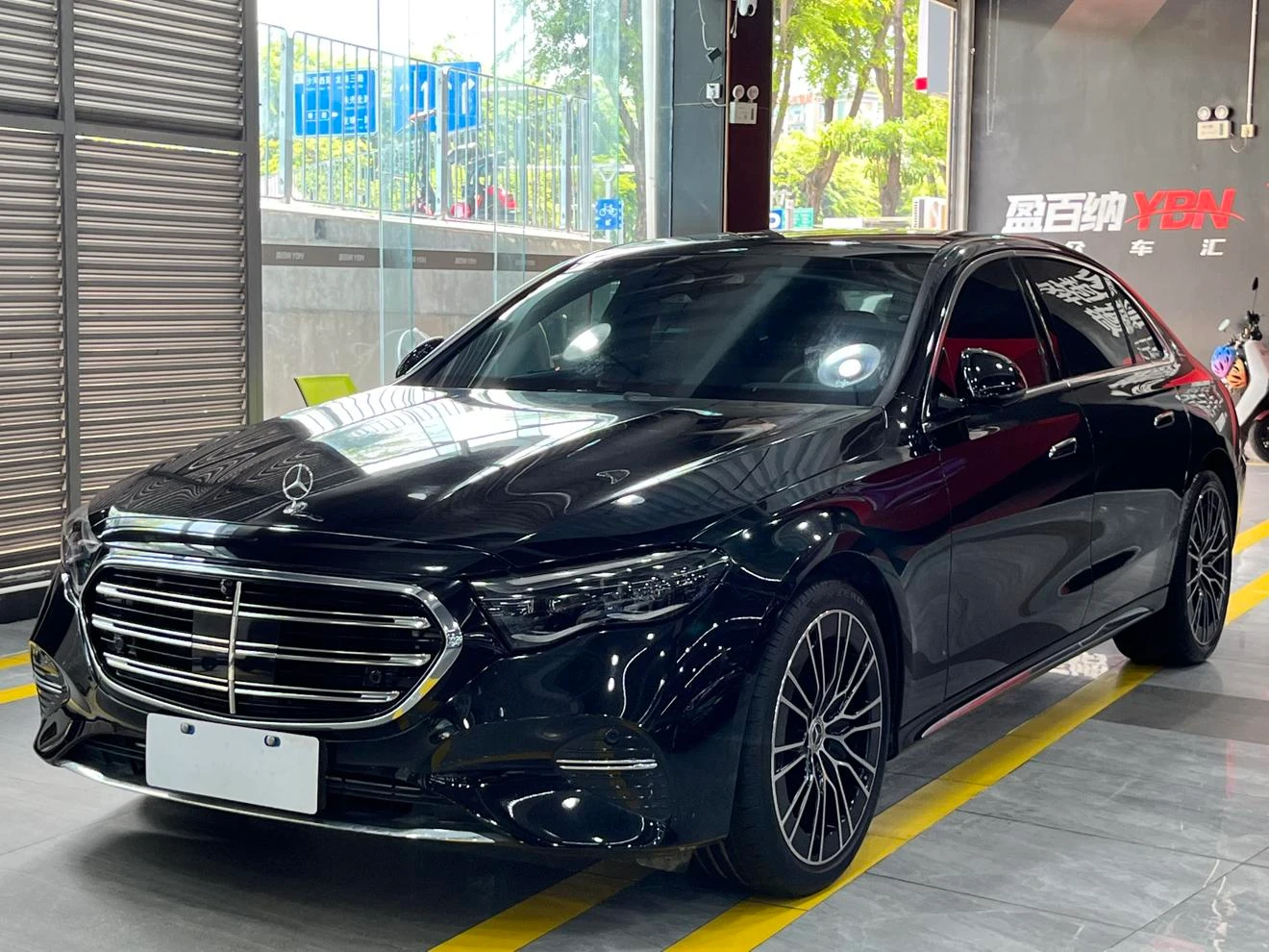 Mercedes-Benz E-Class E 300 L Premium - exterior