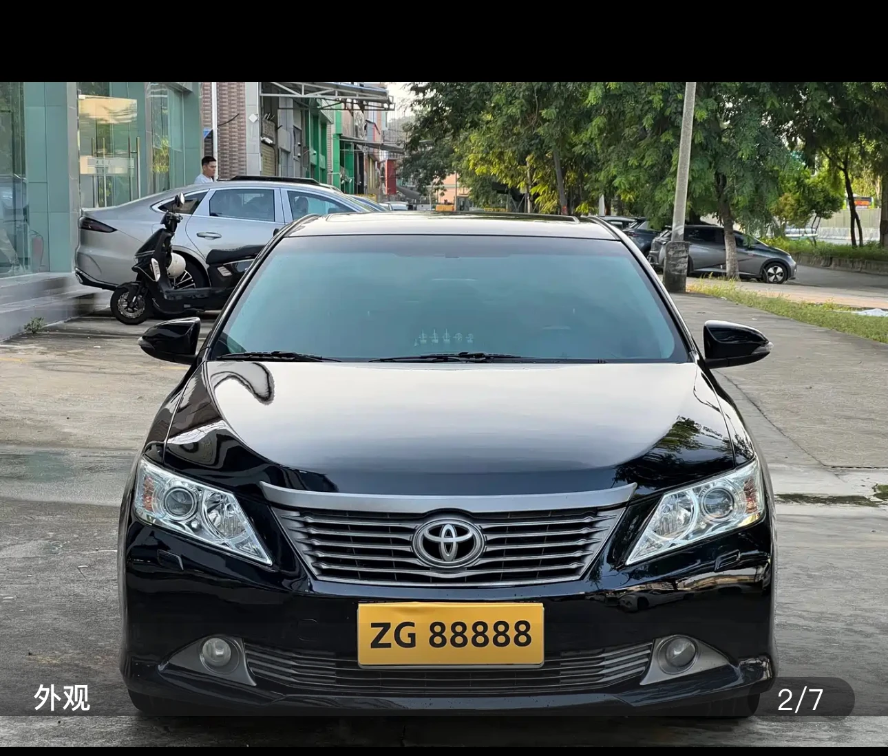 Toyota Camry 2.5G Deluxe pulled me - exterior