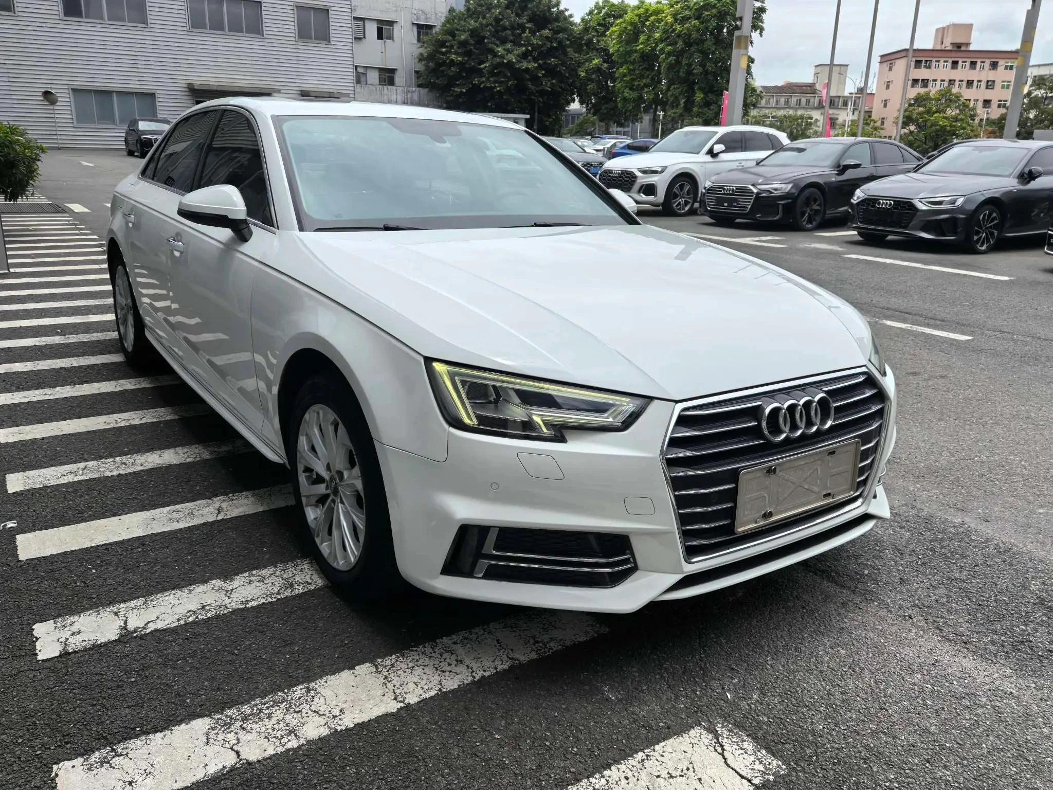 Audi A4L 40TFSI  - exterior