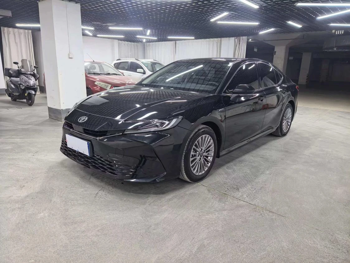 Toyota Camry Dual Engine 2.0HE Elite Edition