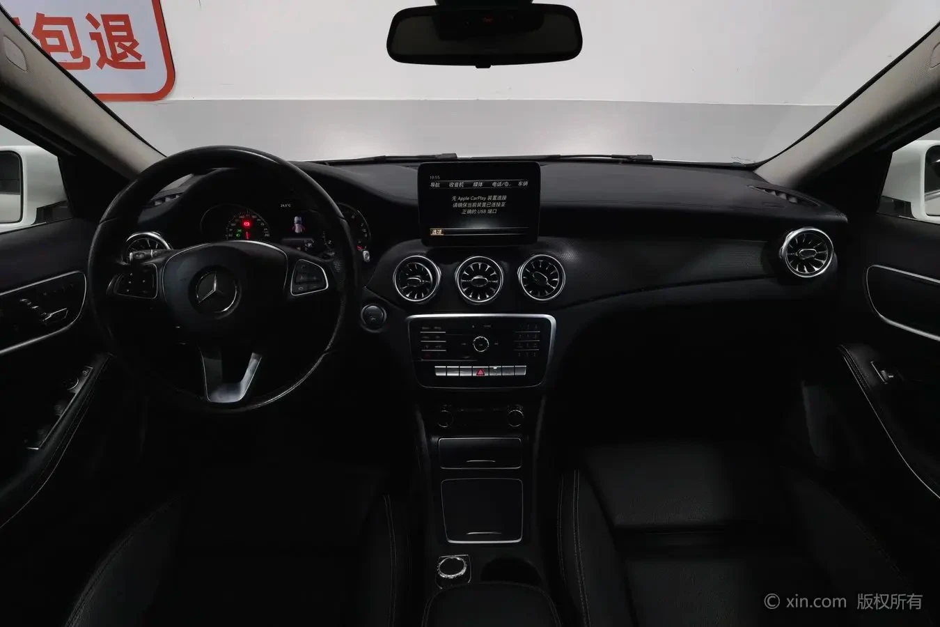 Mercedes-Benz GLA200 - interior