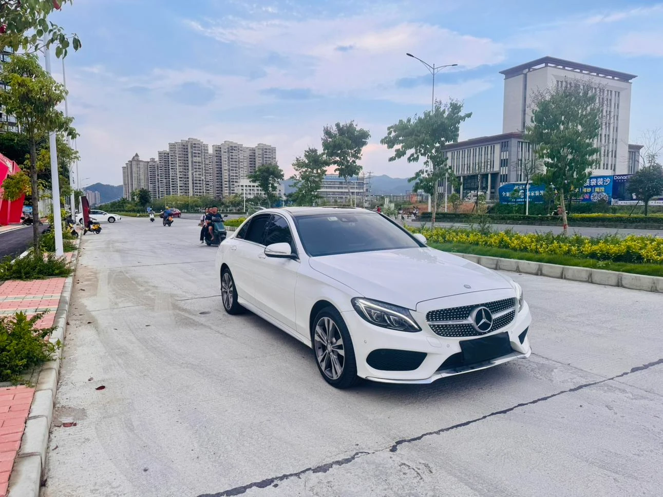 Mercedes-Benz  C 200 L 4MATIC  - exterior