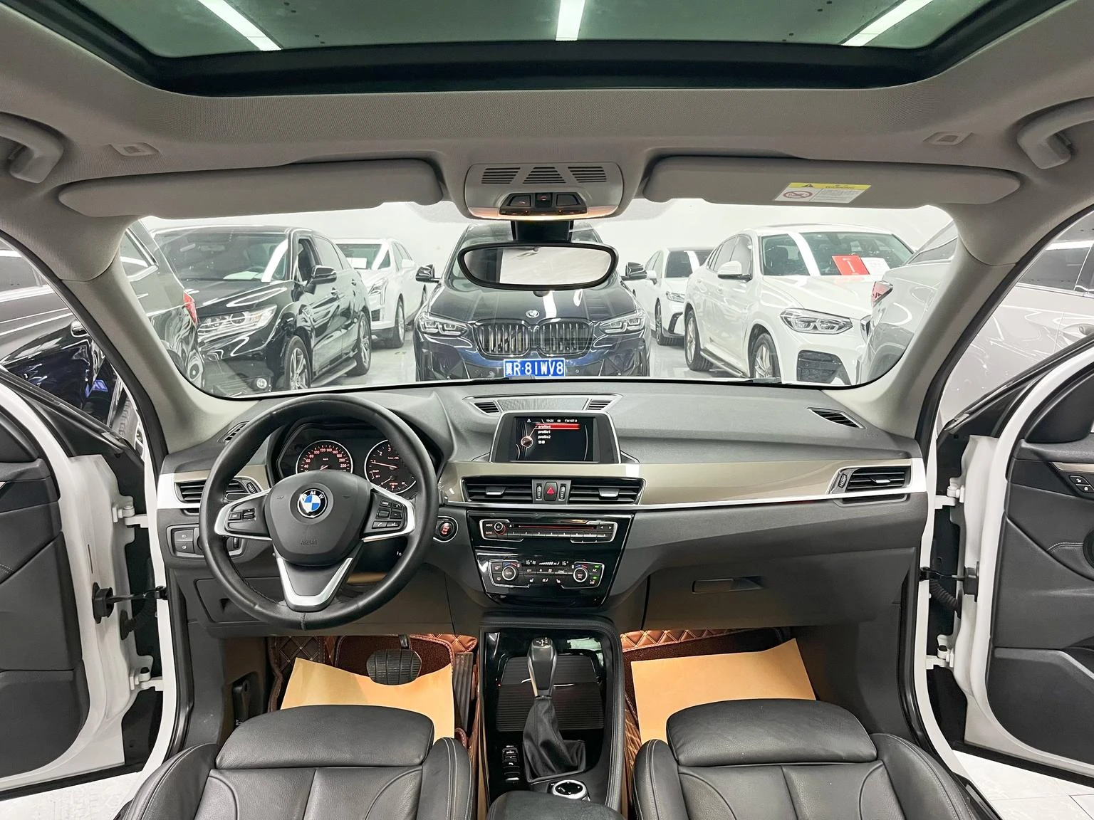 BMW X1sDrive 20Li Luxury - interior