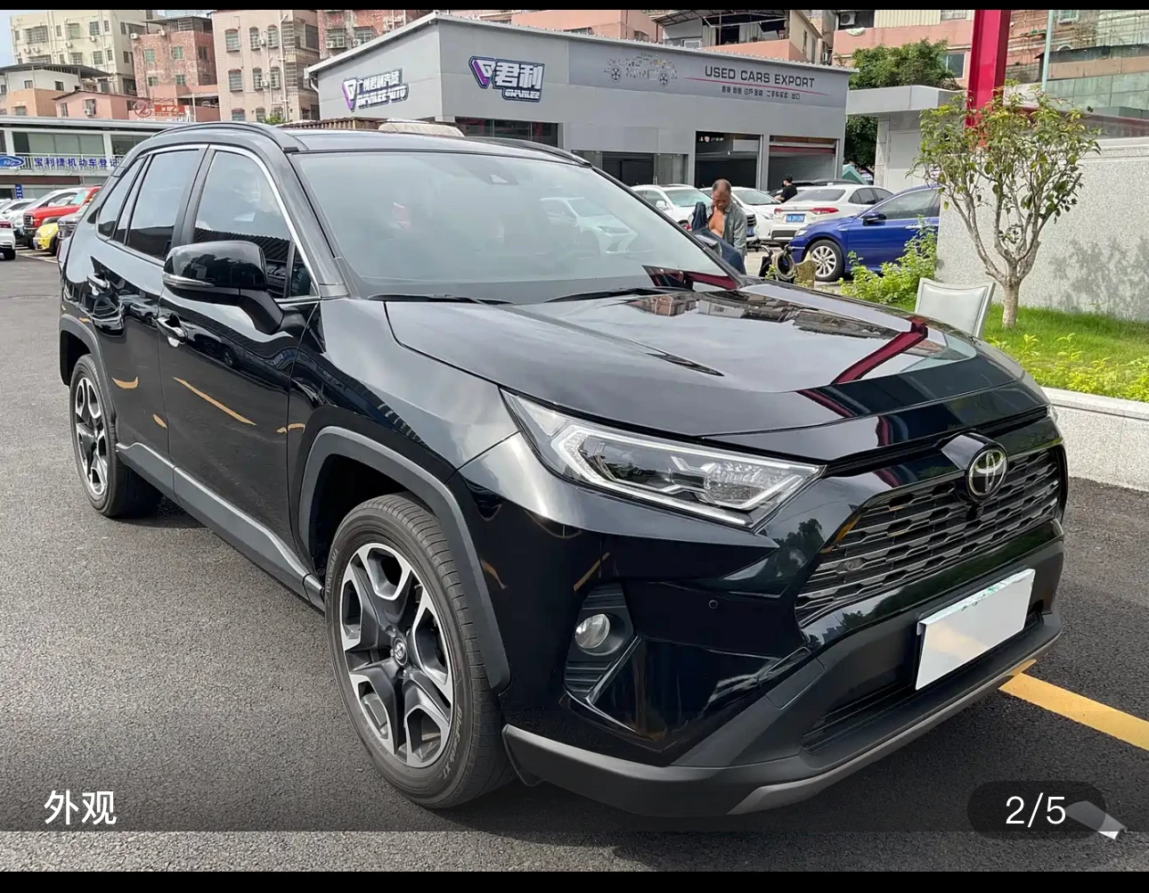 Toyota RAV4 2.0L CVT (Premium Trim) - exterior