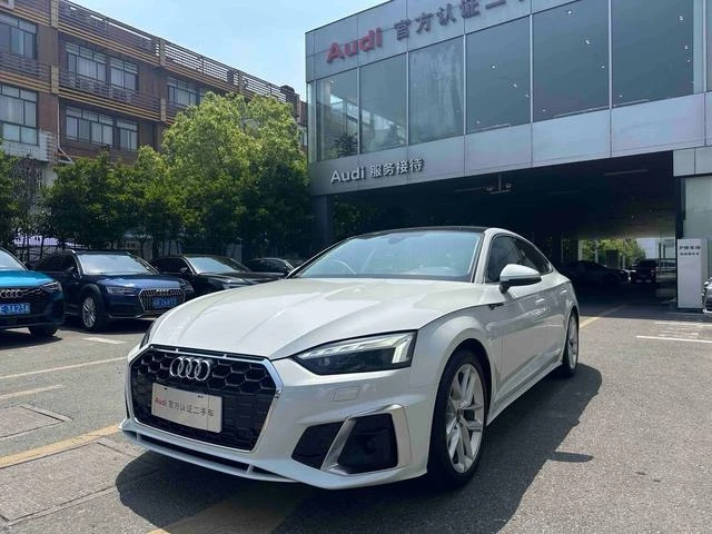 Audi A5 40 TFSI Luxury Dynamic Trim
