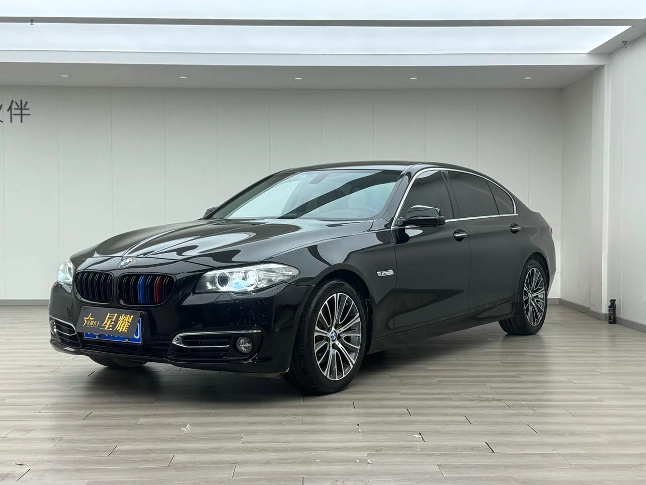  BMW  525Li 