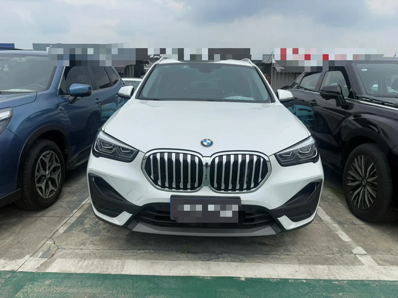 BMW X1 sDrive25Li Leading - exterior