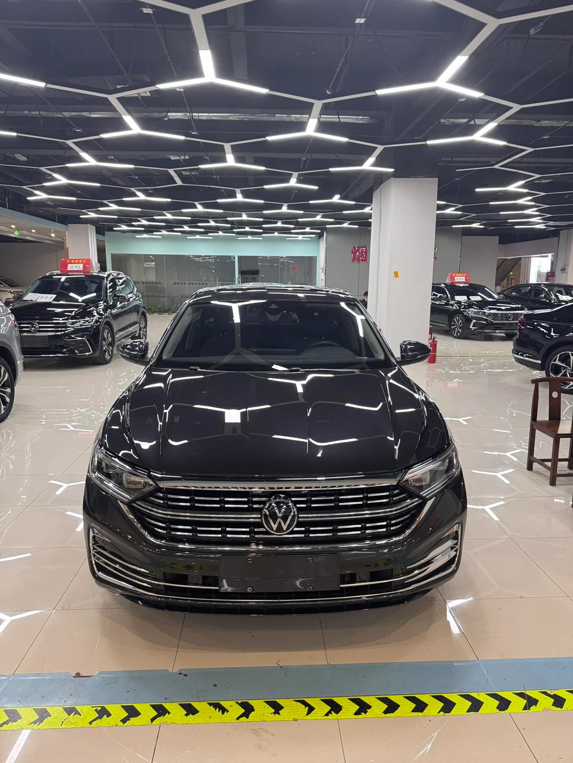Volkswagen Sagitar 300TSI DSG Surpass Edition - exterior