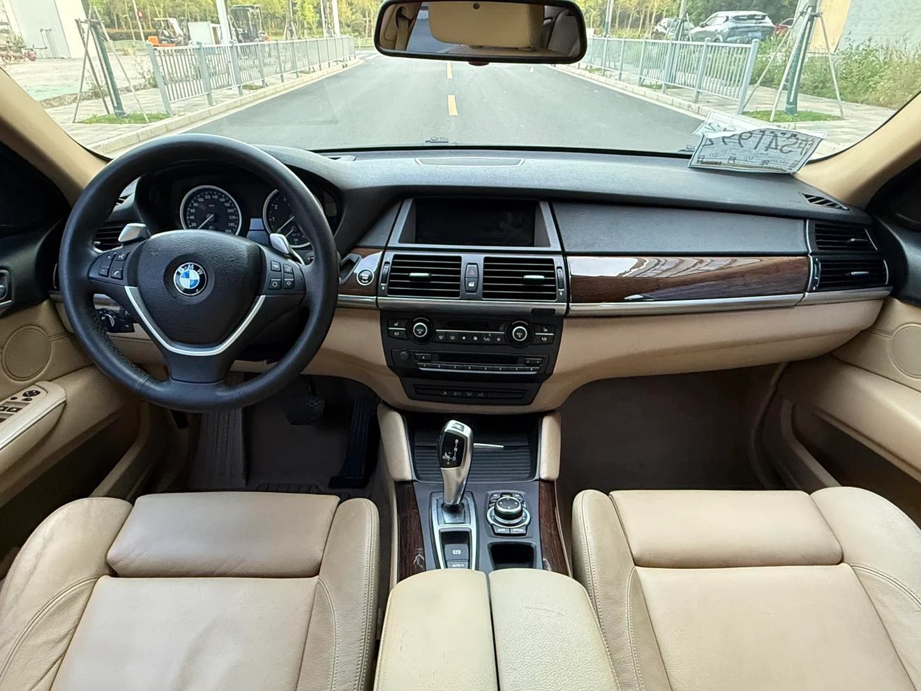 BMW X6  xDrive35i  - interior