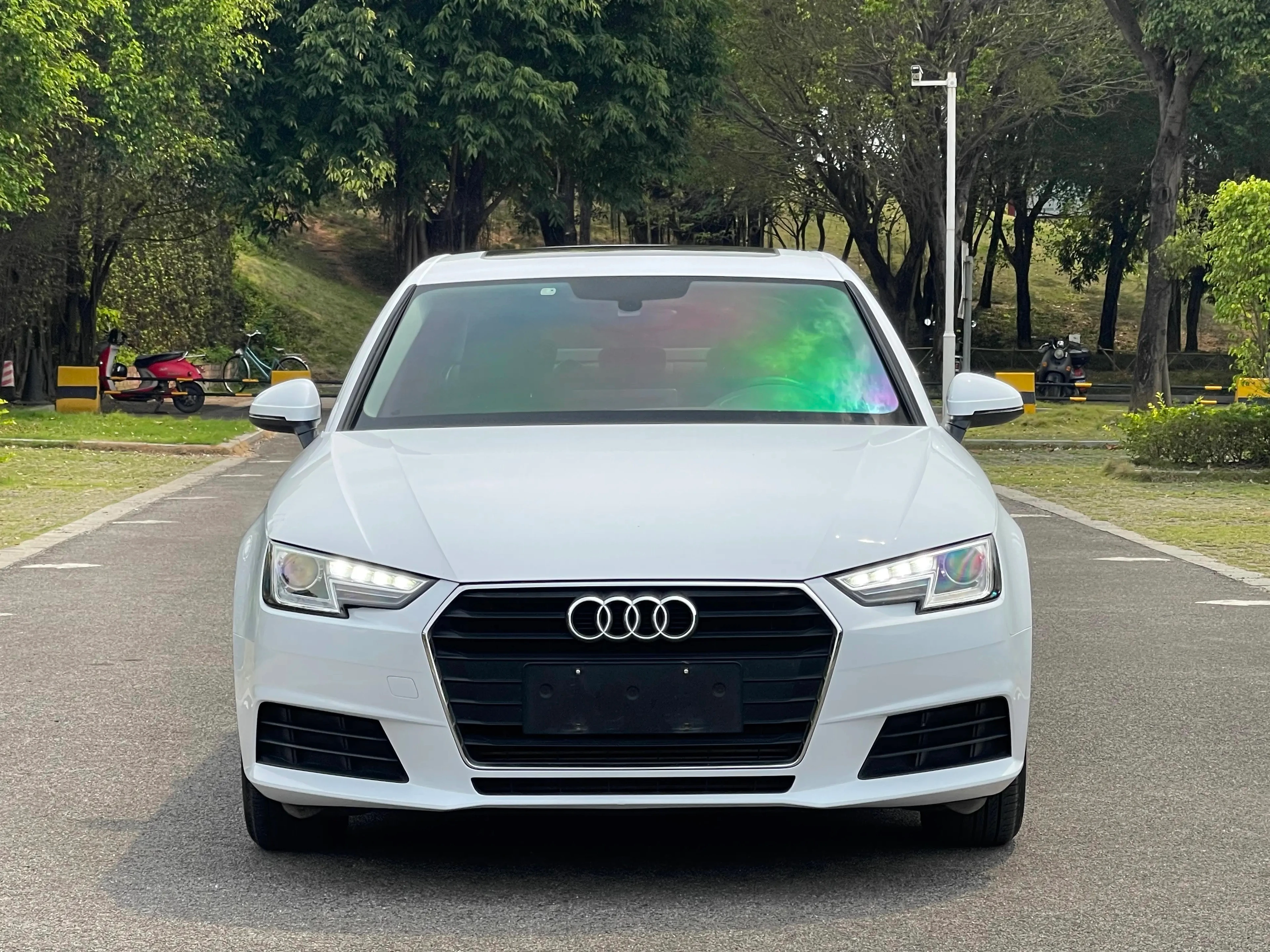 Audi A4L 40TFSI Progressive - exterior