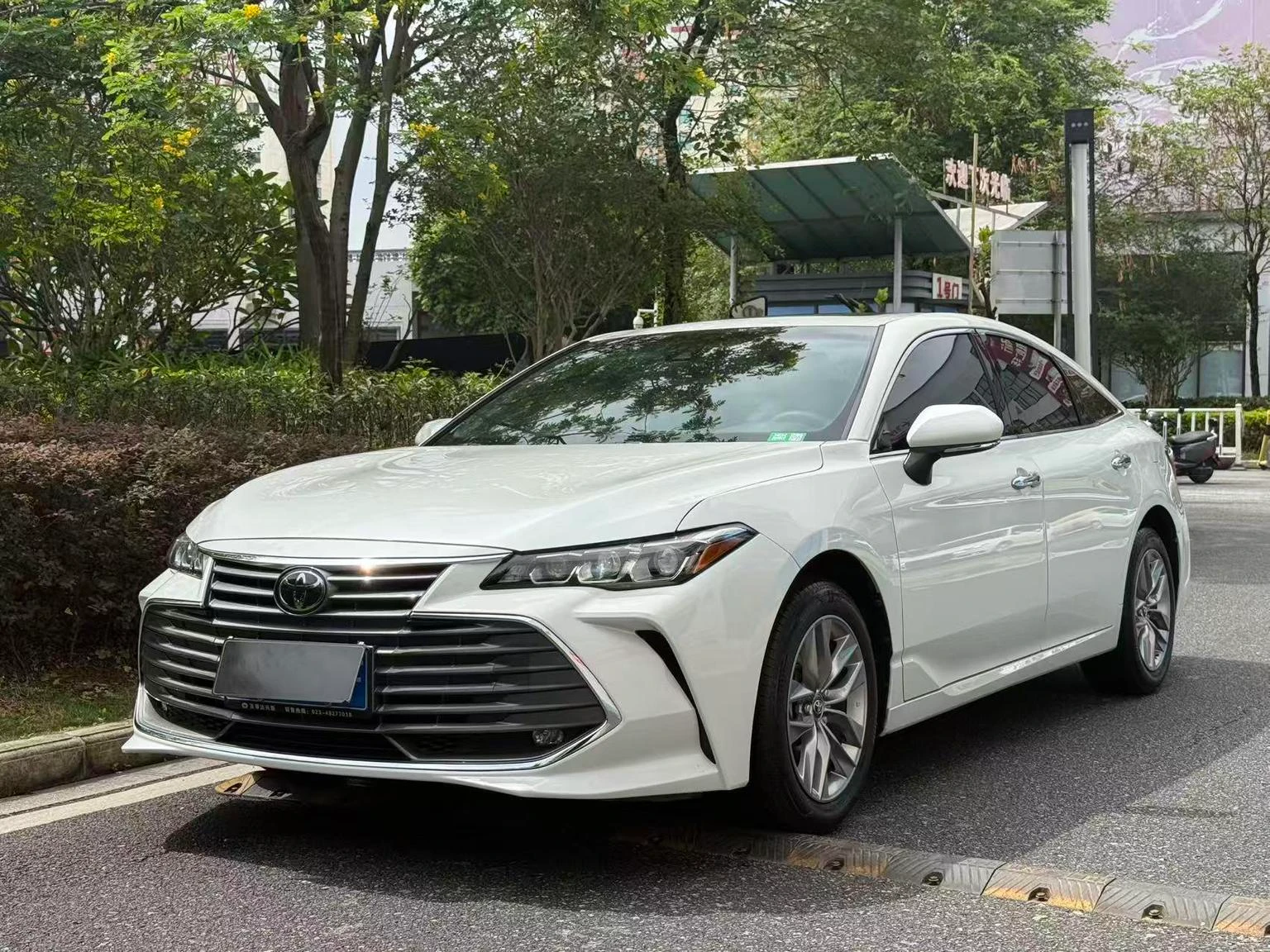 Toyota Avalon 2.5L 8AT 2WD 