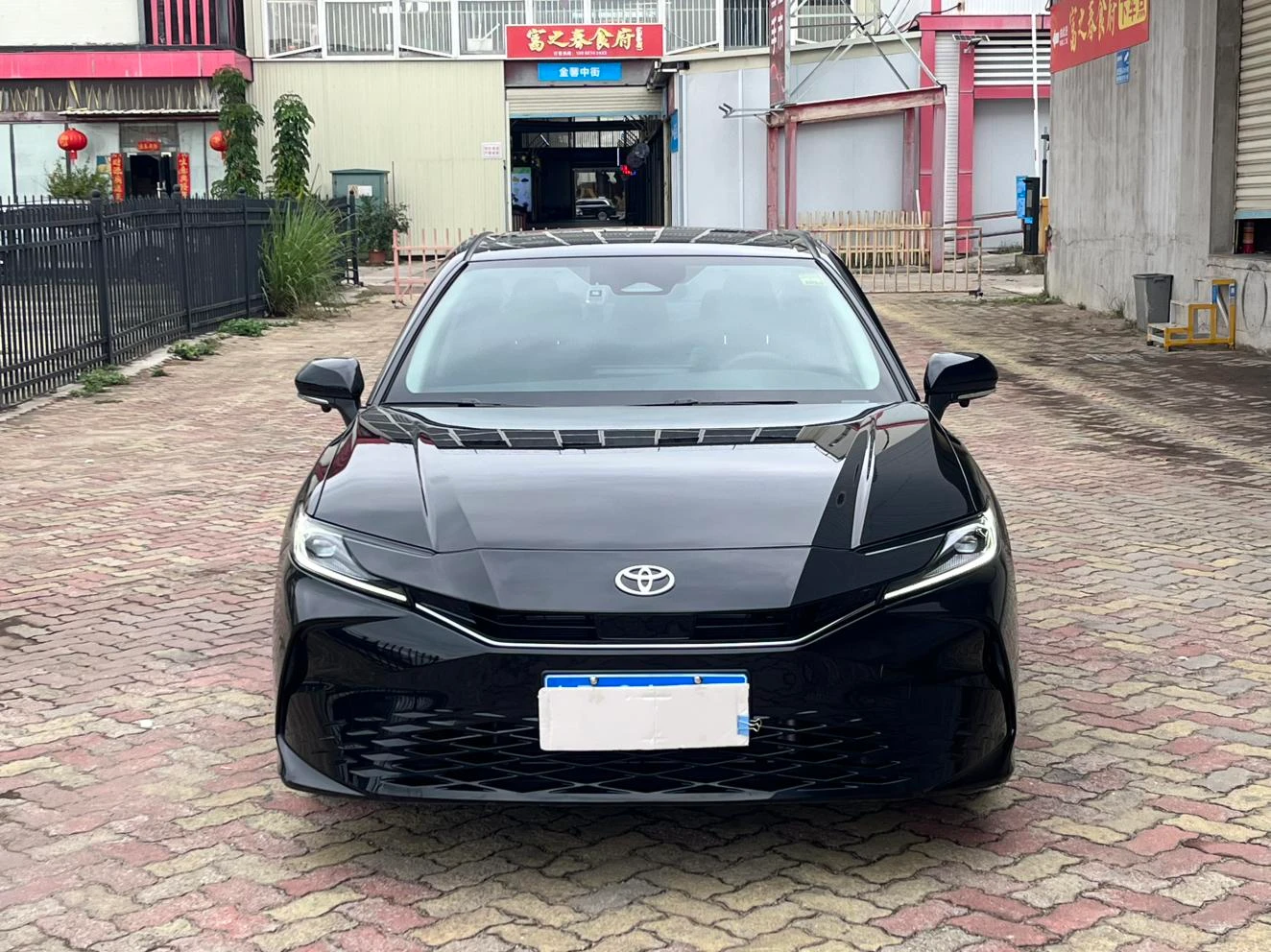 Toyota Camry 2.0GVP Luxury Edition - exterior