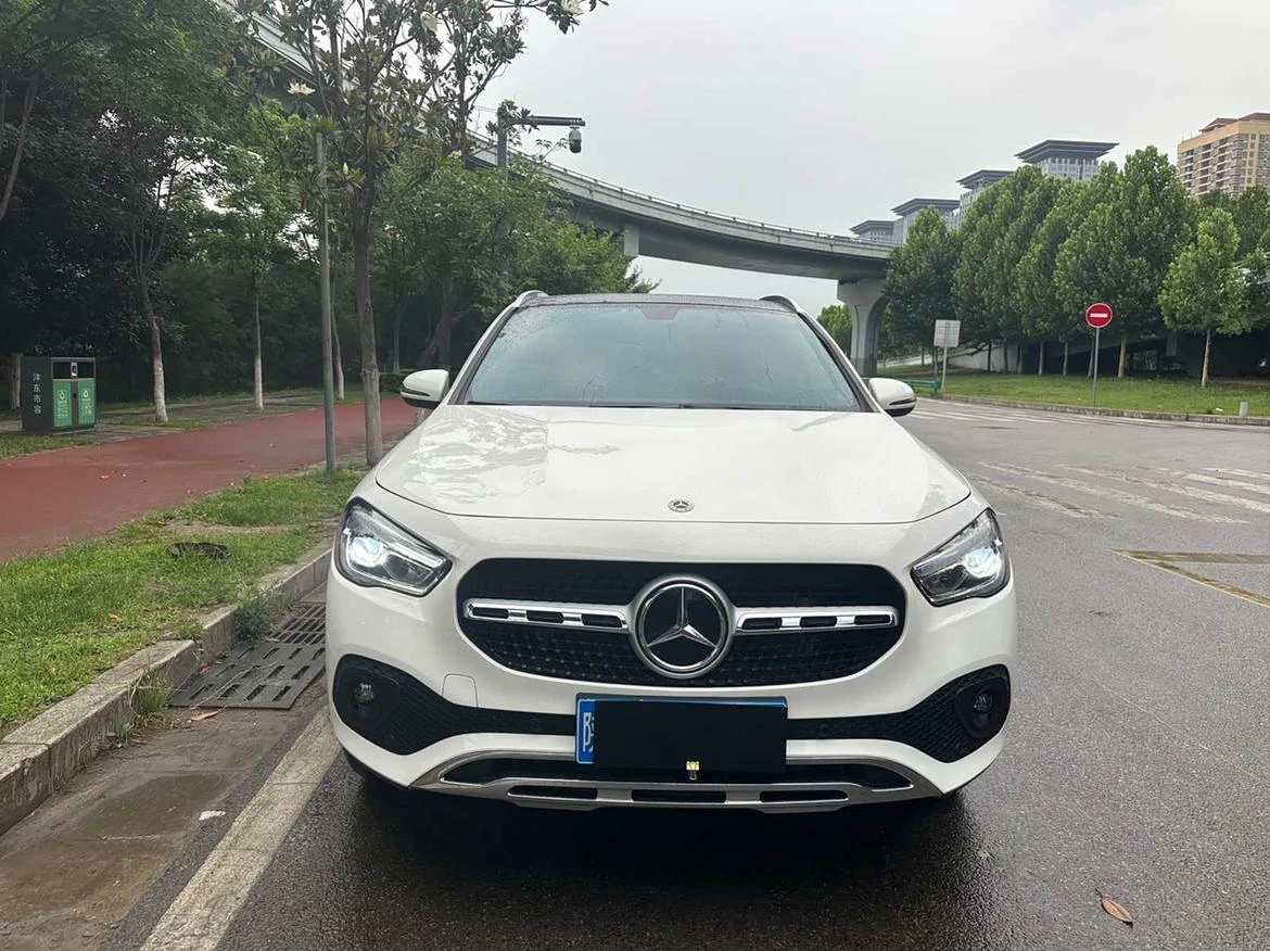 Mercedes-Benz GLA-class 200