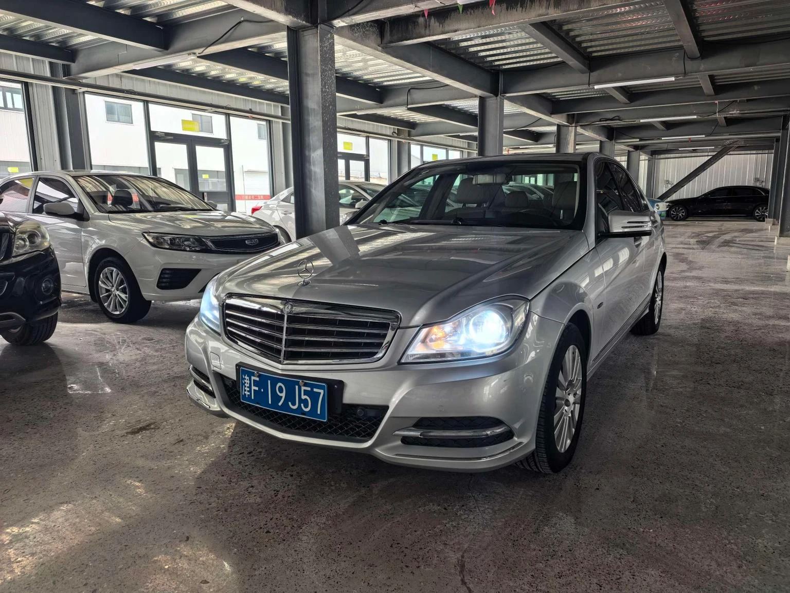 Mercedes-Benz C 200 CGI 