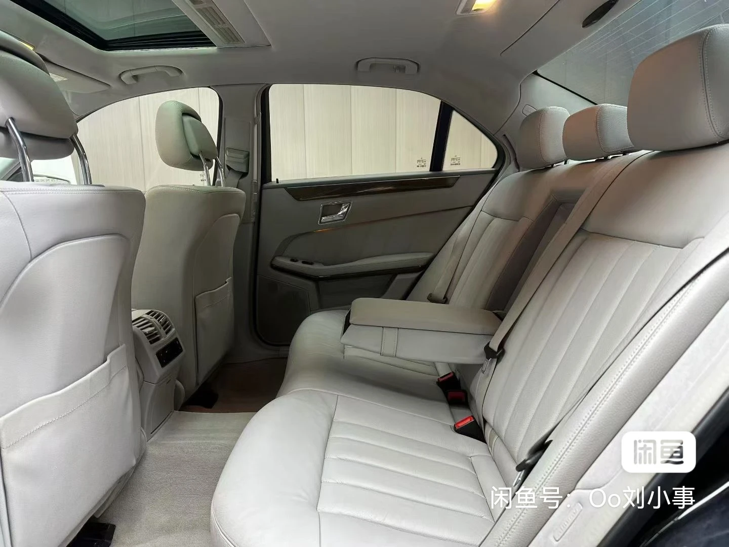 Mercedes-Benz E300 - interior