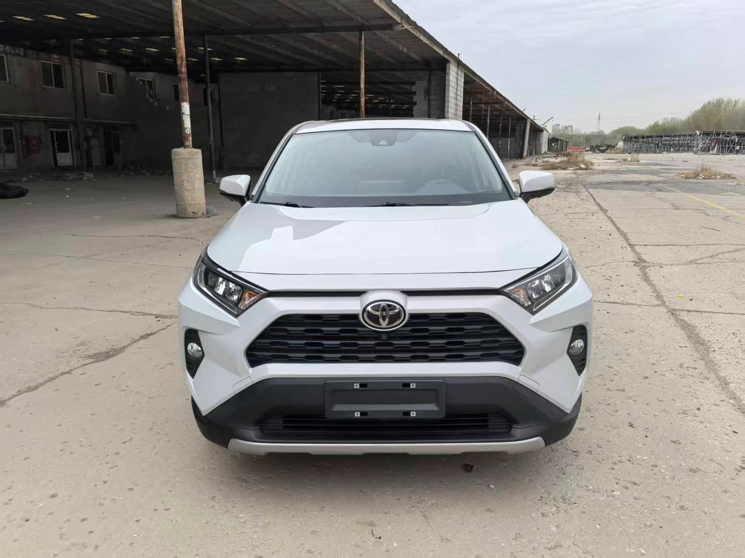 Toyota RAV4 2.0L CVT FWD (Fashion Plus Trim) - exterior