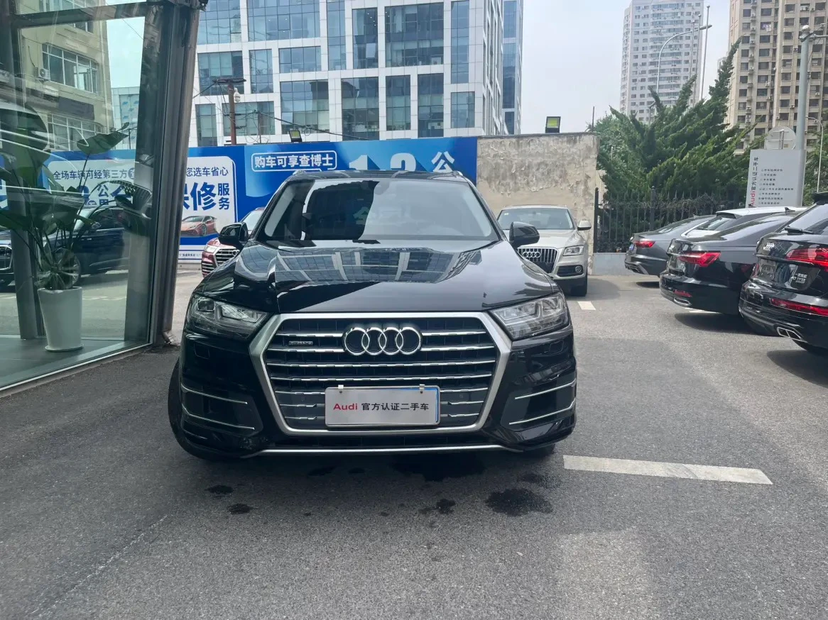 Audi Q7 45 TFSI Technology Trim - exterior