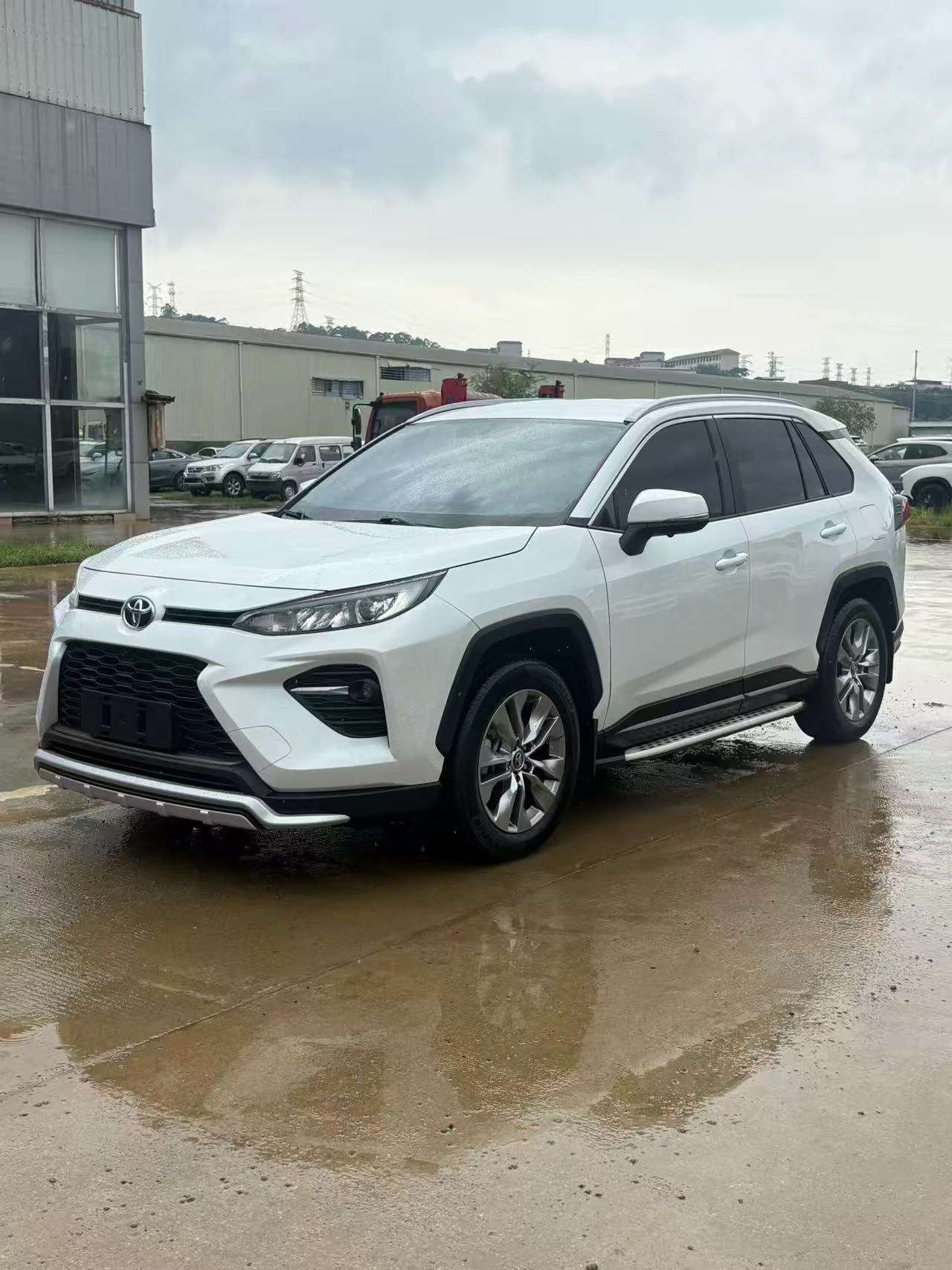 Toyota Wildlander 2.0L FWD Leading Edition