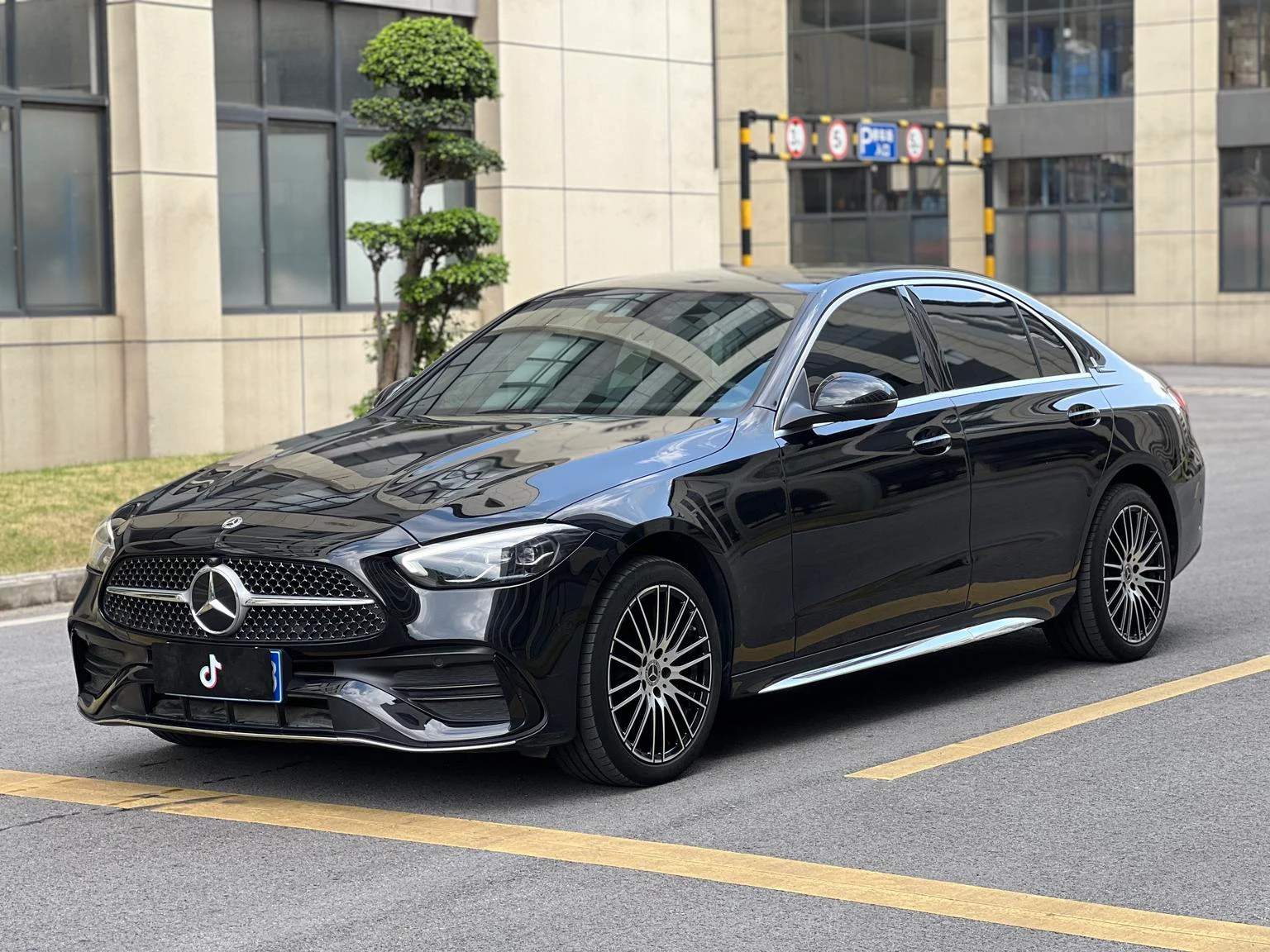 Mercedes-Benz C-Class C 260 L Sport Edition - exterior
