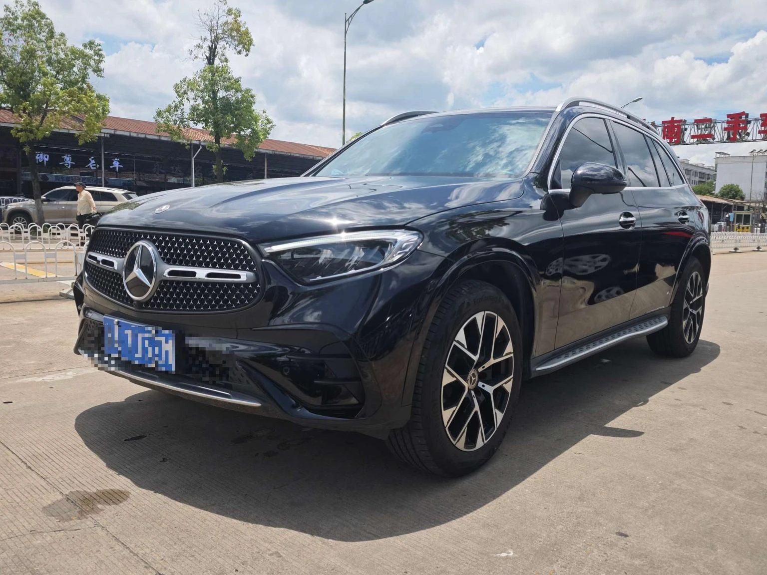 Mercedes-Benz GLC-Class GLC260 L 4MATIC Sport - exterior