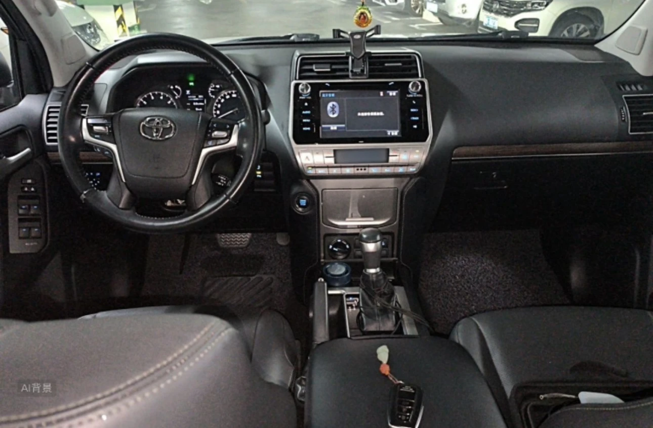 Toyota Prado  - interior