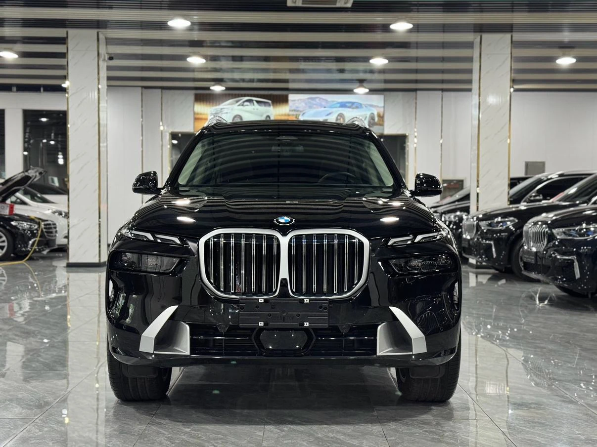 BMW X7 xDrive40i Leading Luxury Package - exterior
