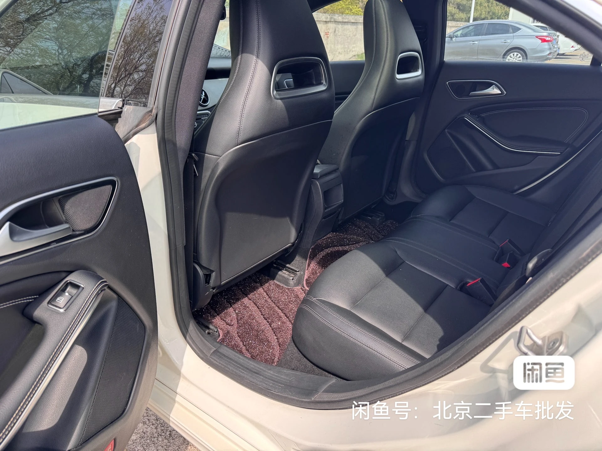 Mercedes-Benz GLA200  - interior