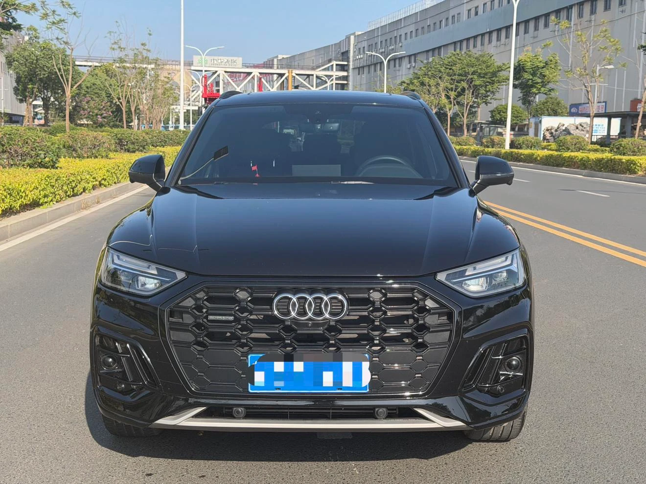 Audi Q5L 40 TFSI Luxury Dynamic - exterior