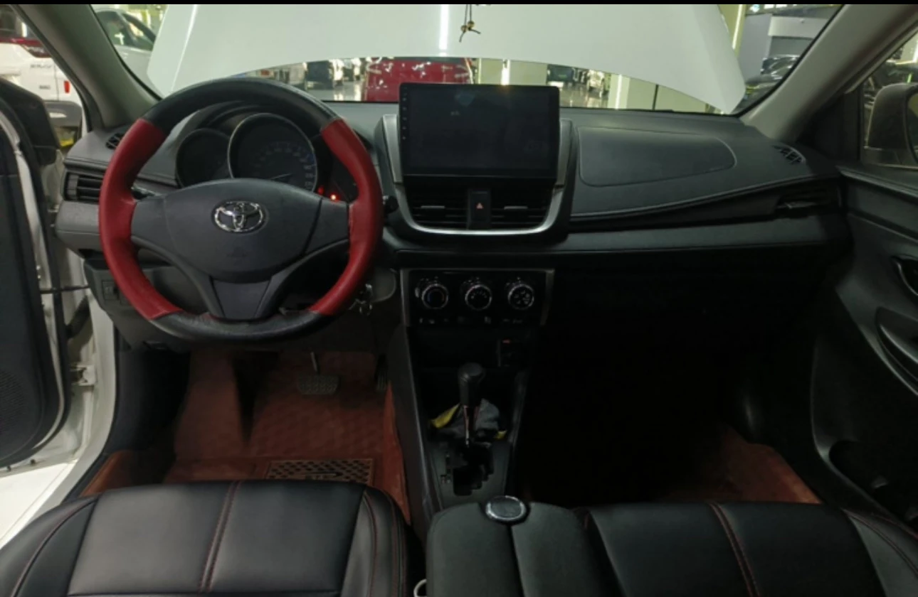Toyota Vios 2WD - interior