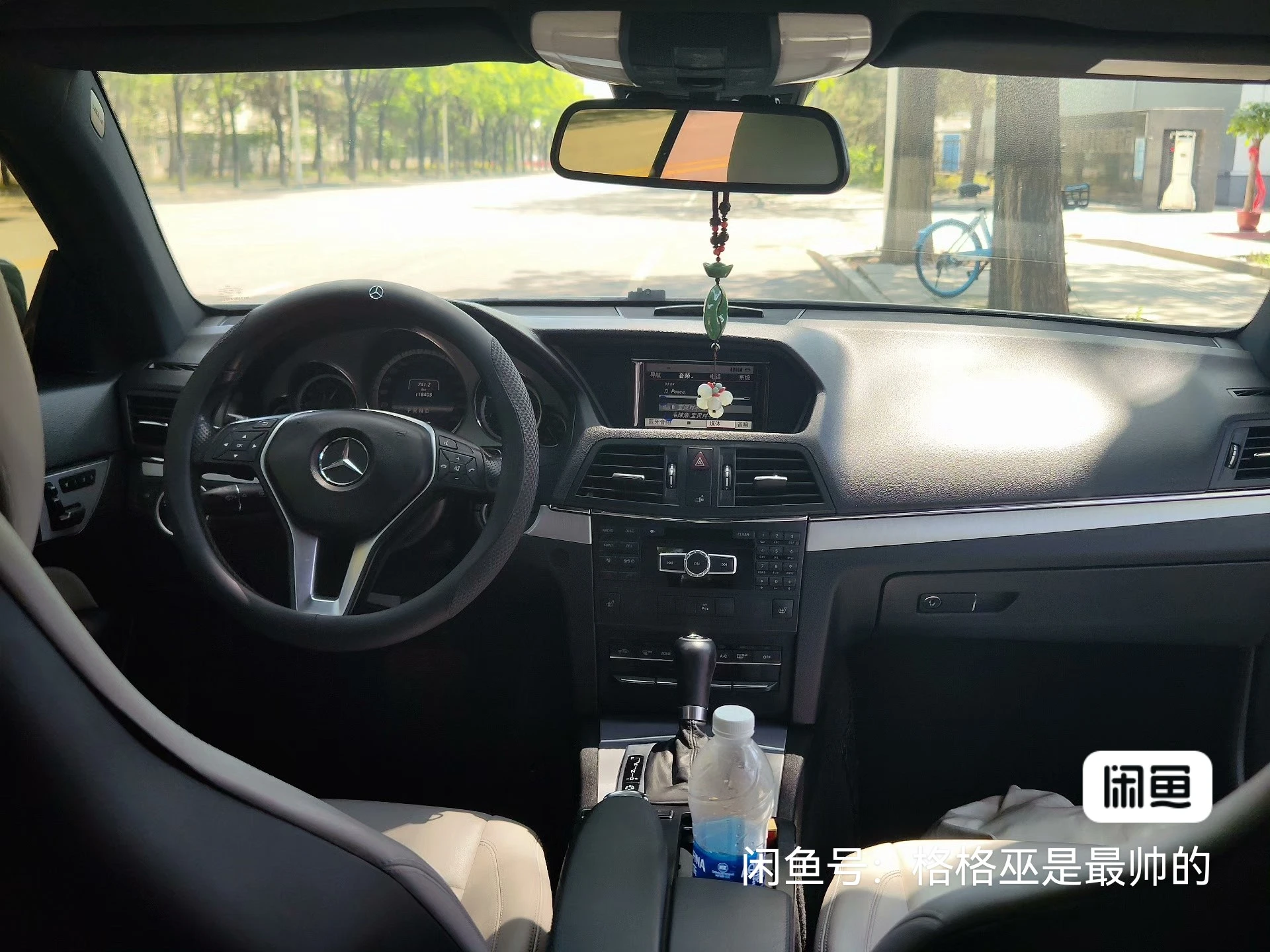 Mercedes-Benz E200 - interior