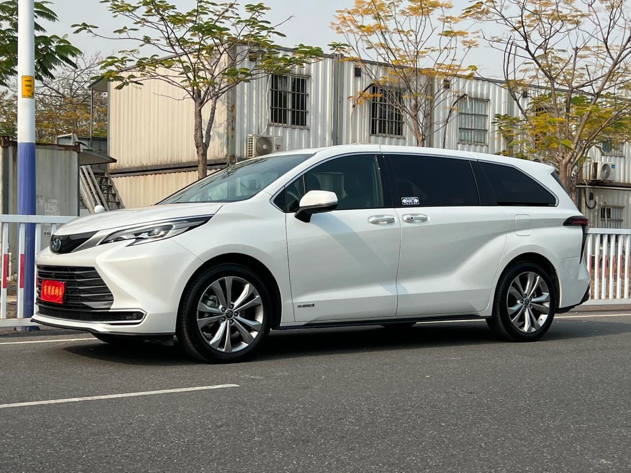 Toyota Sienna Hybrid 2.5L Premium Edition