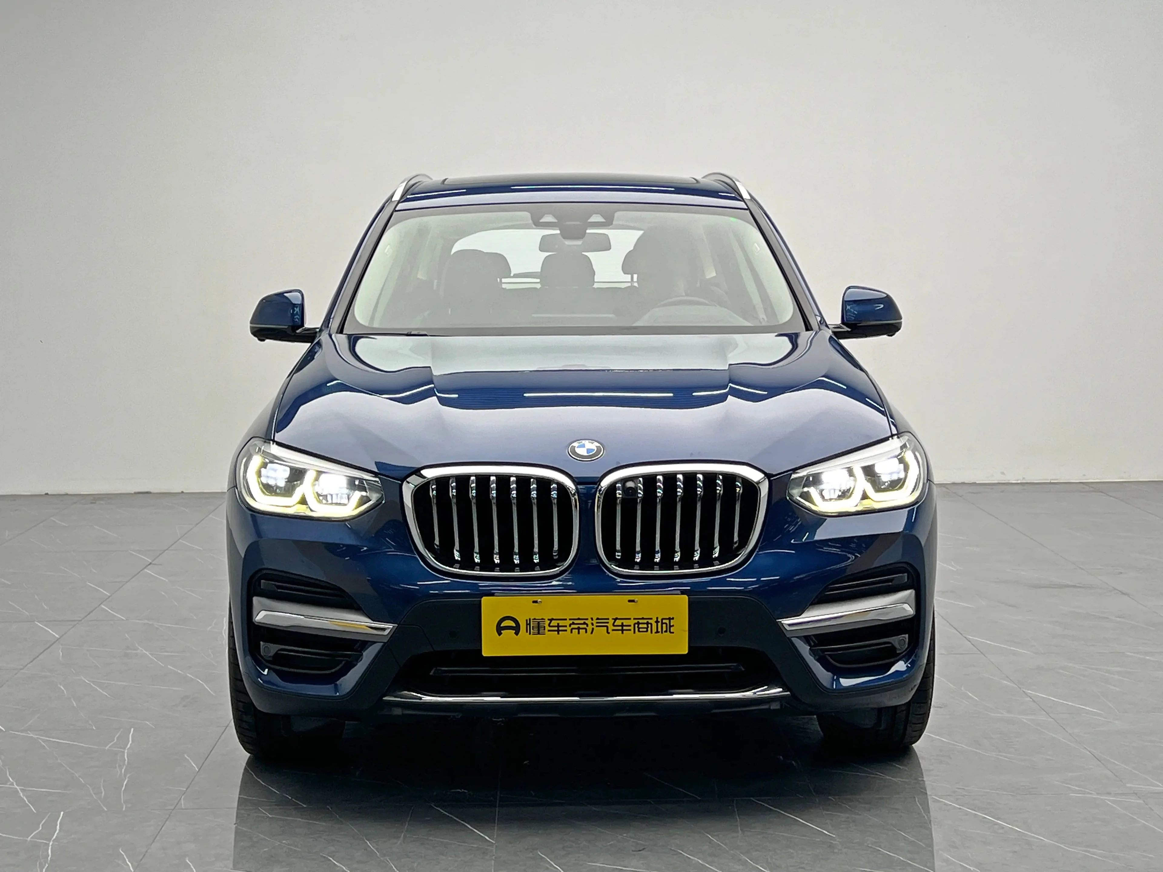 BMW X3 28i Luxury Line - exterior
