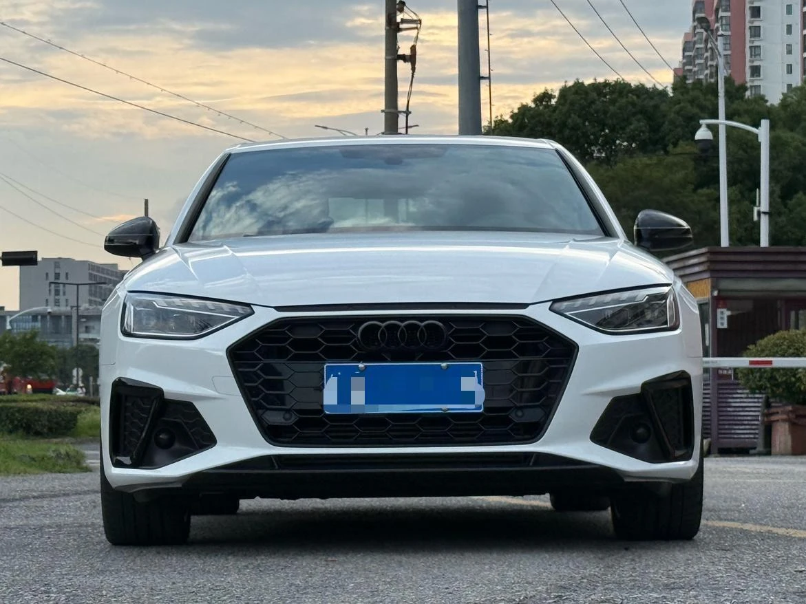 Audi A4L 40 TFSI Luxury Dynamic - exterior