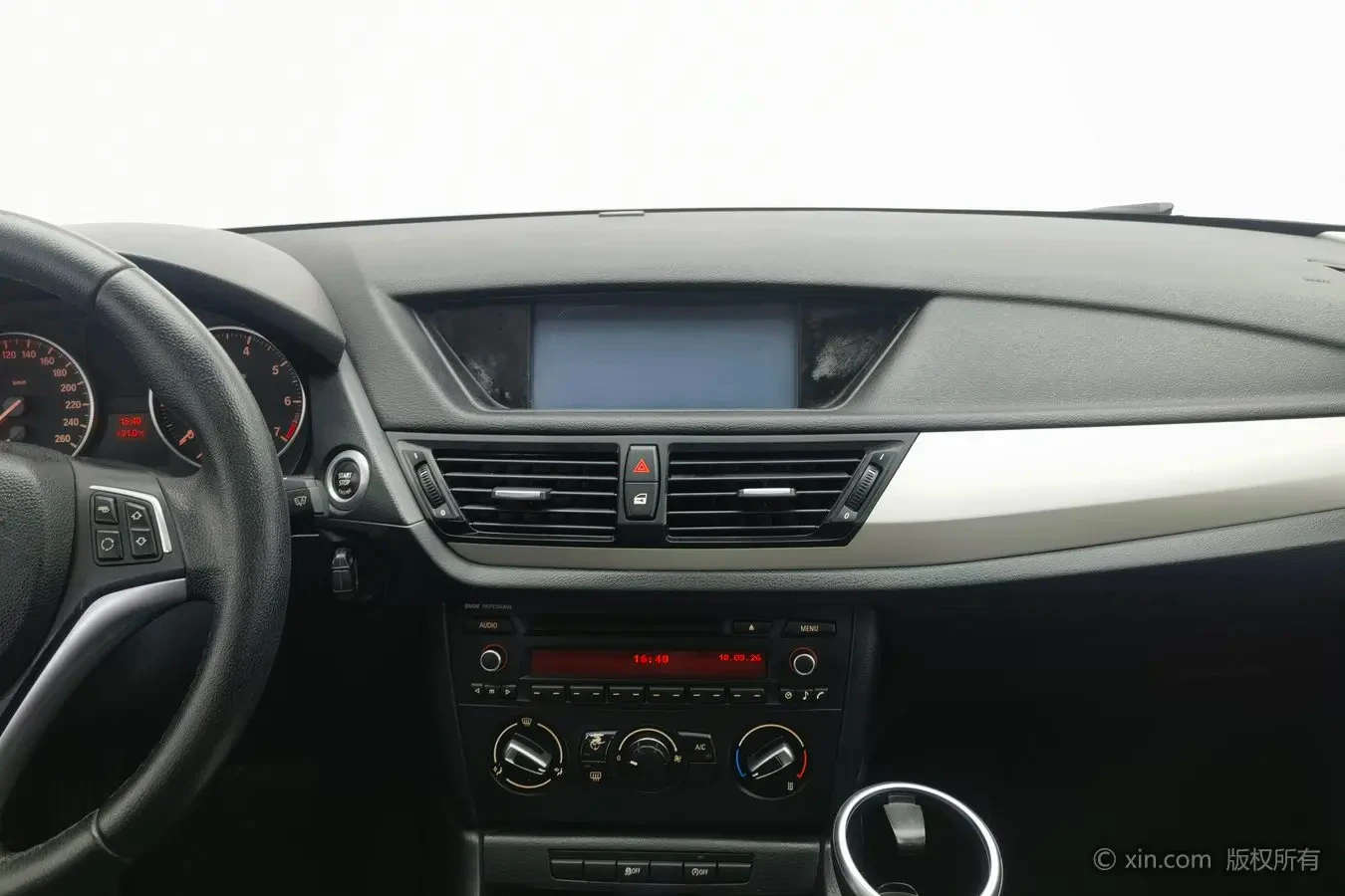 BMW X1 18i  - exterior