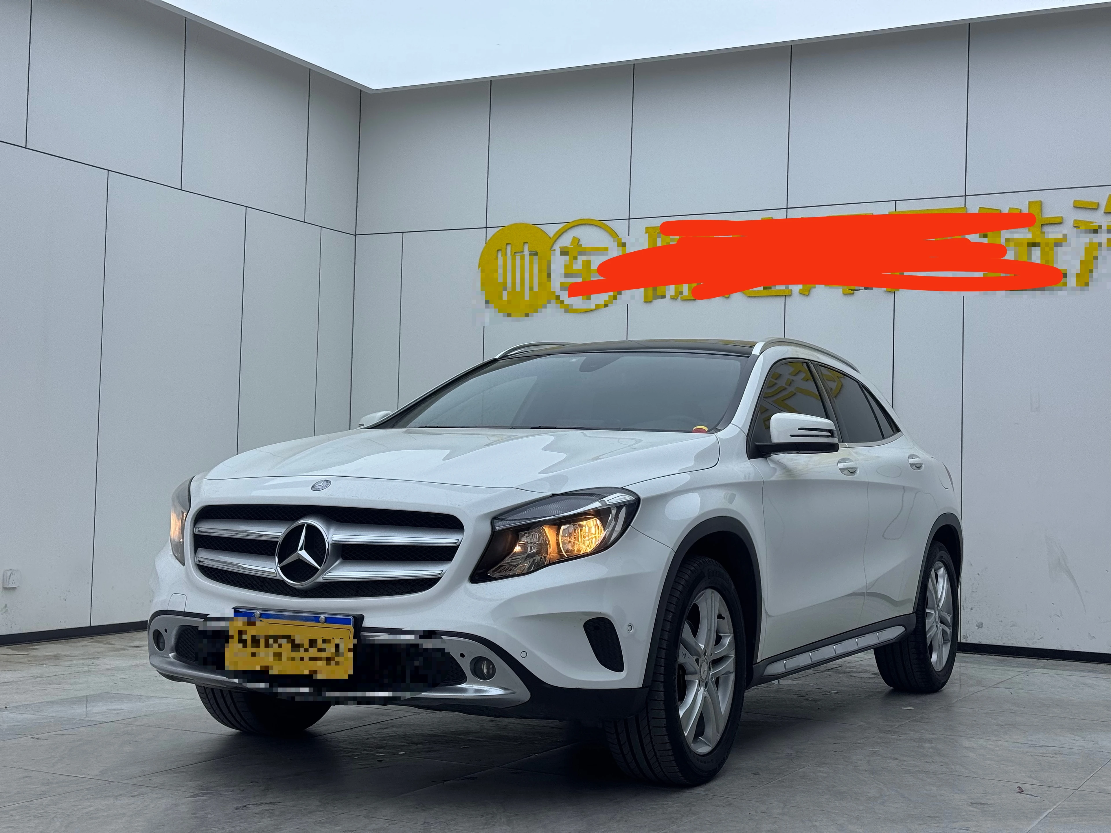 Mercedes-Benz GLA200 - exterior