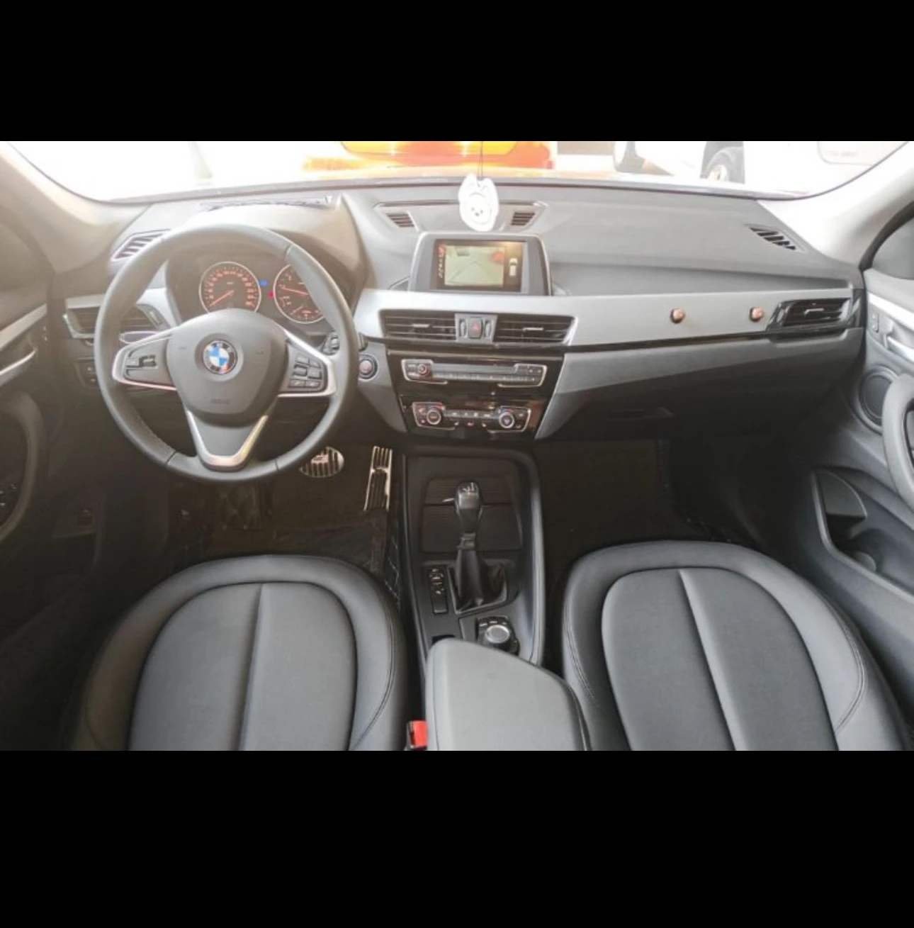 BMW X1 sDrive18Li  - interior