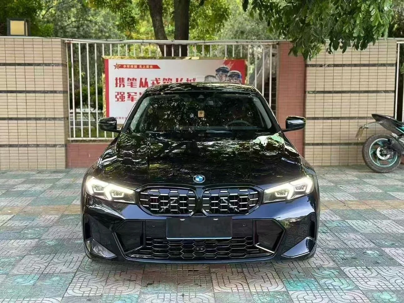 BMW 3 Series 325i M Sport Shadow Edition - exterior