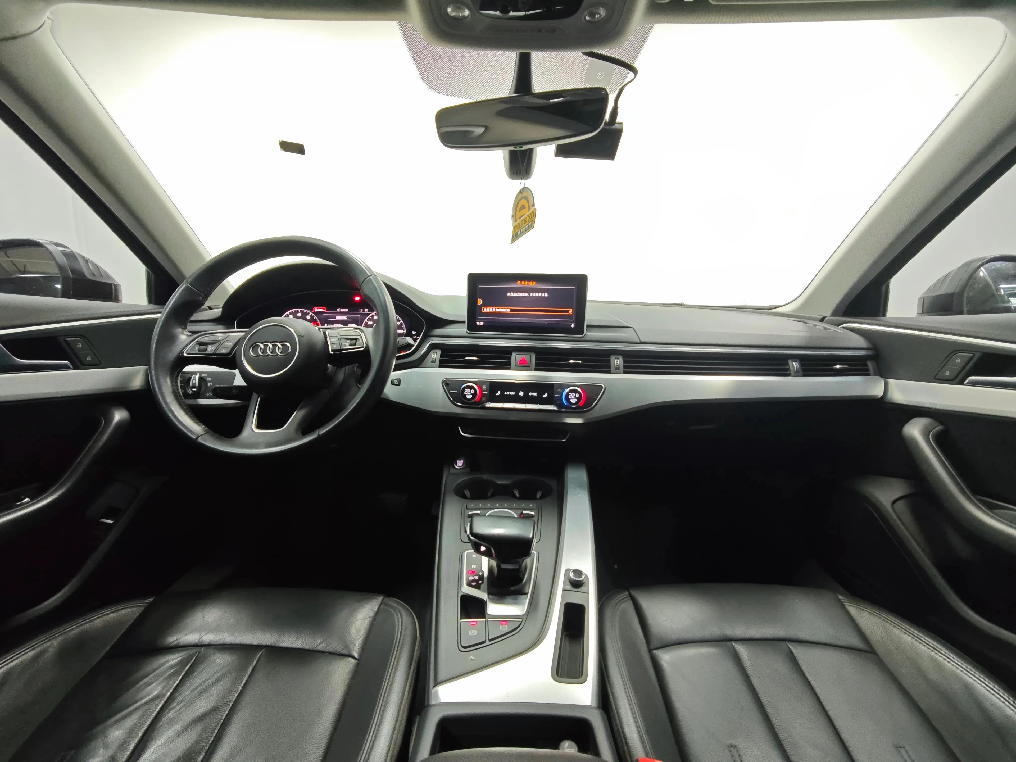 Audi A4L  40 TFSI  - interior