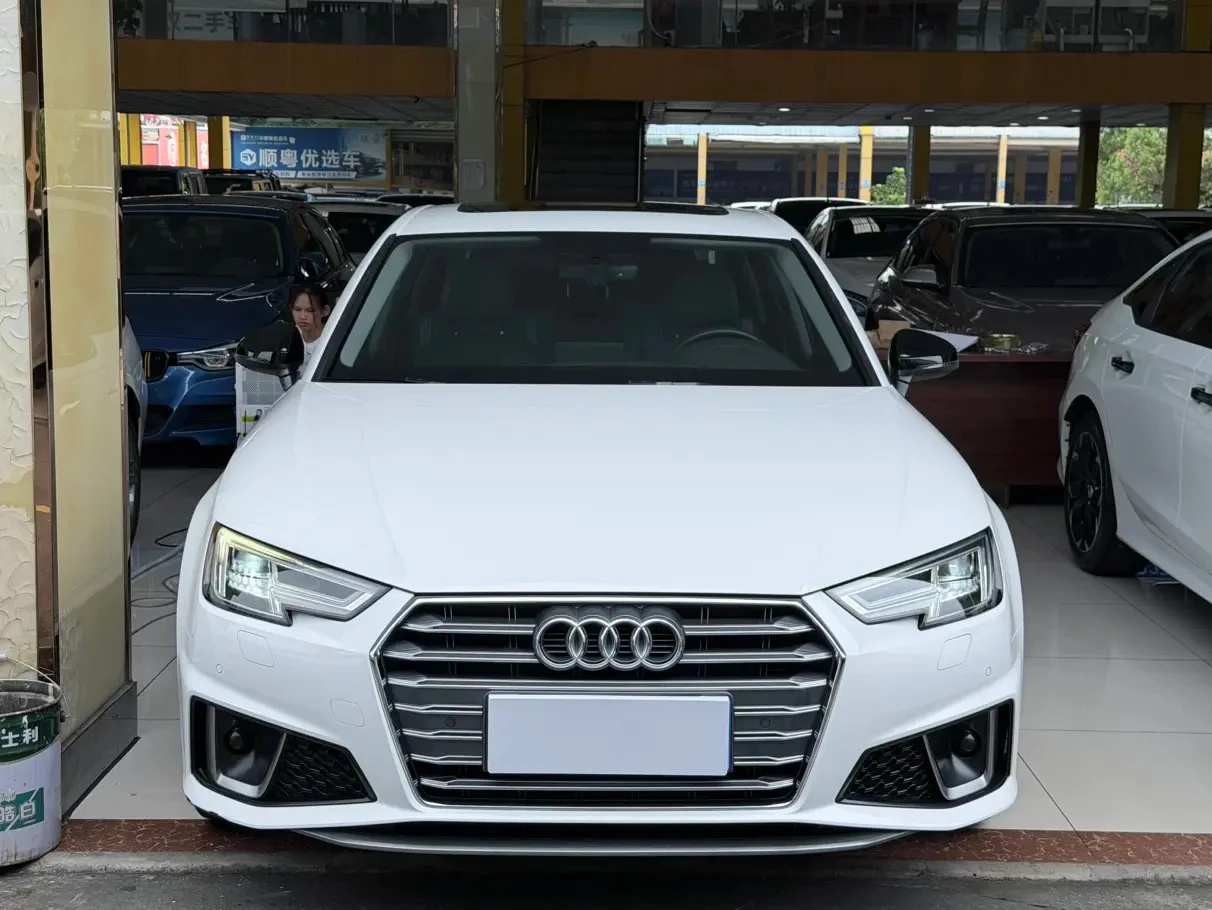 Audi A4L 45TFSI Sport - exterior