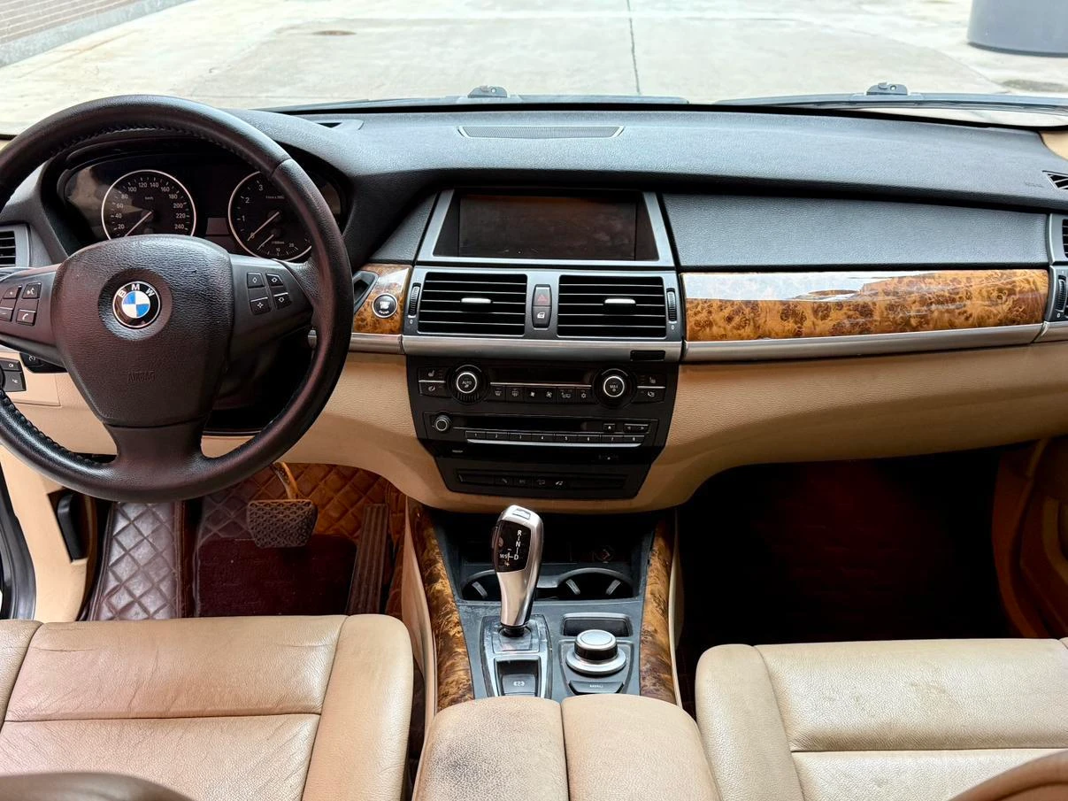 BMW X5 xDrive 30i  - interior