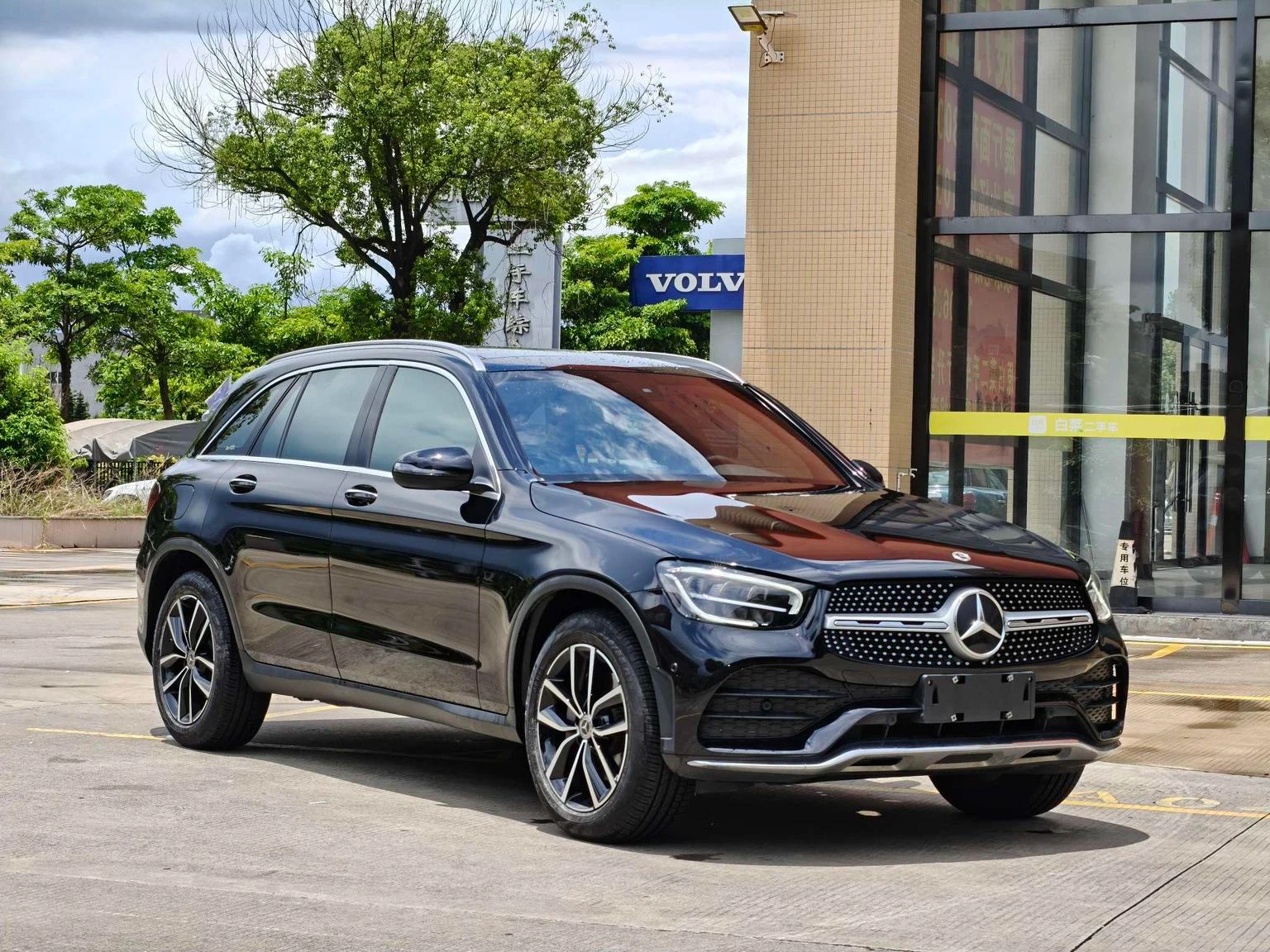 Mercedes-Benz GLC-Class GLC260 L 4MATIC Luxury Edition - exterior