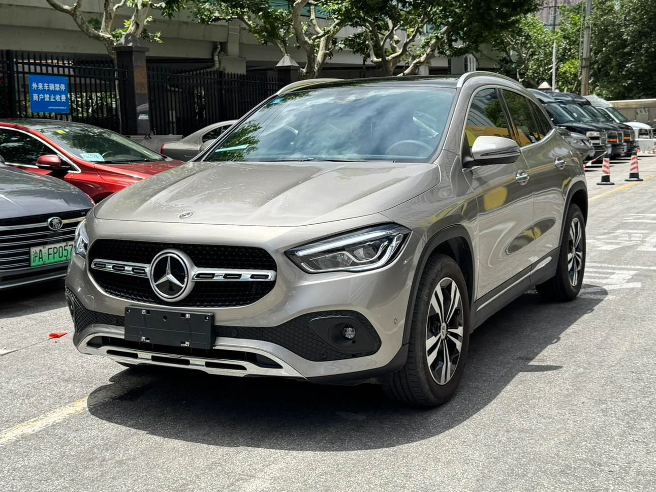 Mercedes-Benz GLA-class  220 - exterior