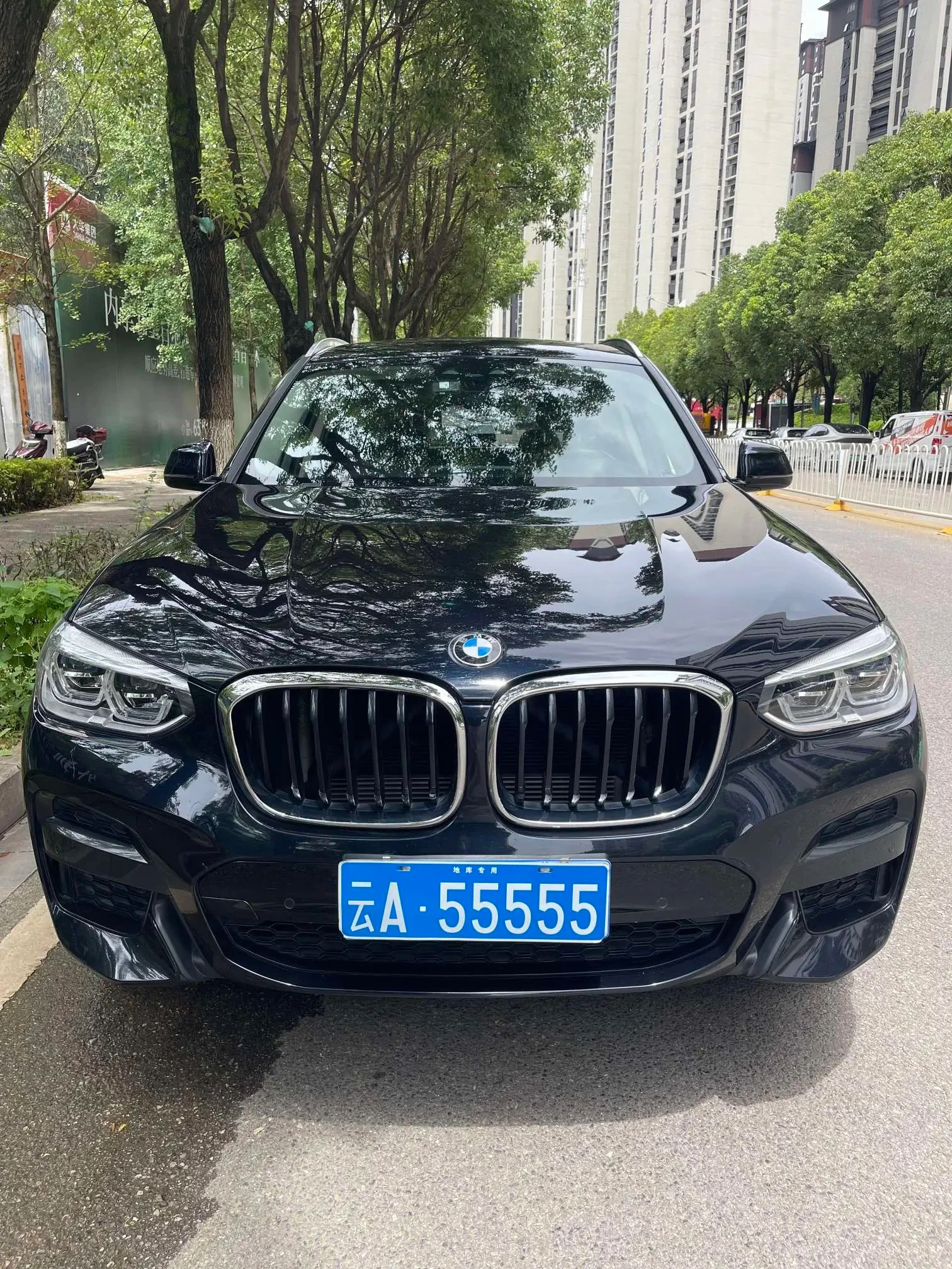 BMW X3 25i M Sport - exterior