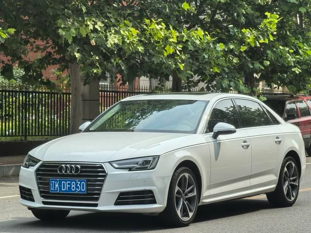 Audi A4L  40TFSI Premium